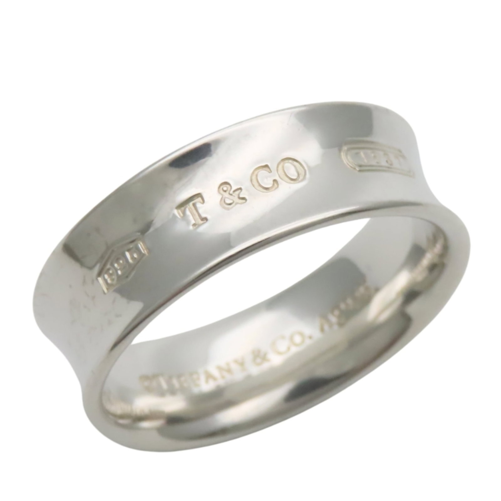 TIFFANY Band Ring Silver 925: TIFFANY Band Ring Silver 925 Silver 925 band ring from Tiffany Type features a sleek, modern design with a silver finish. The ring has visible signs of wear, including scratches and scuffs, and is in 