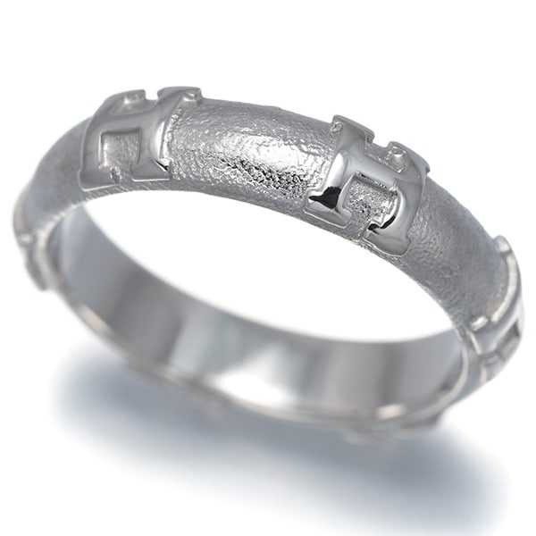Hermes Ring Fidelite Hlogo Eu52 18K 750 White Gold: Hermes Ring Fidelite Hlogo Eu52 18K 750 White Gold 18K white gold band with a sleek design, featuring the iconic H logo. This Fidelite ring boasts a classic style and premium metal construction,