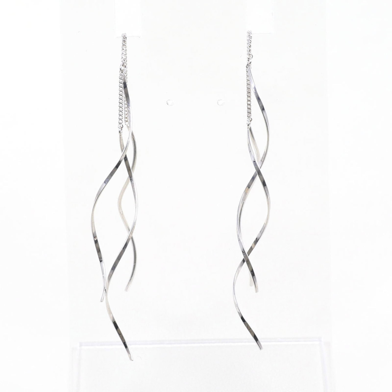 Drop Earrings White Gold (10K): Drop Earrings White Gold (10K) Drop earrings in white gold (10K) feature a sleek design that adds a touch of elegance to any outfit. Made from high-quality white gold, these earrings are crafted with