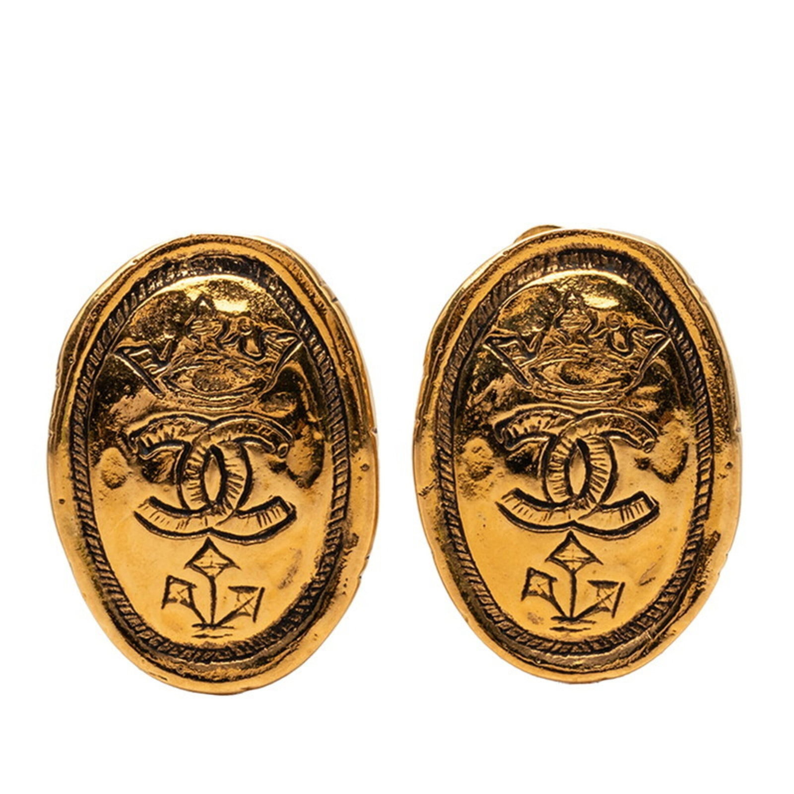 CHANEL Clip Earrings Gold: CHANEL Clip Earrings Gold Gold Clip Earrings from Chanel, featuring a classic design with visible scratches and scuffs, showcasing their well-worn character. Made from high-quality materials, these