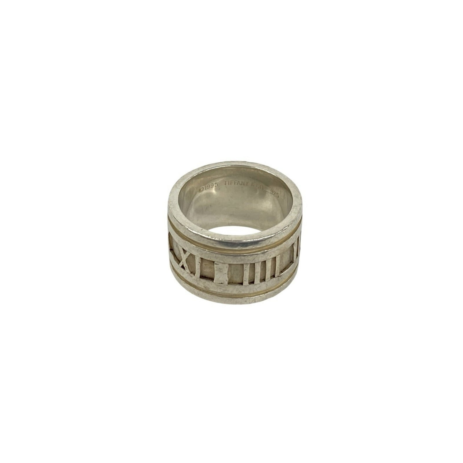 TIFFANY Band Ring Silver 925: TIFFANY Band Ring Silver 925 Silver 925 band ring from Tiffany, a classic design with subtle wear. The item bears visible scratches and scuffs, but remains fully functional in good overall condition.