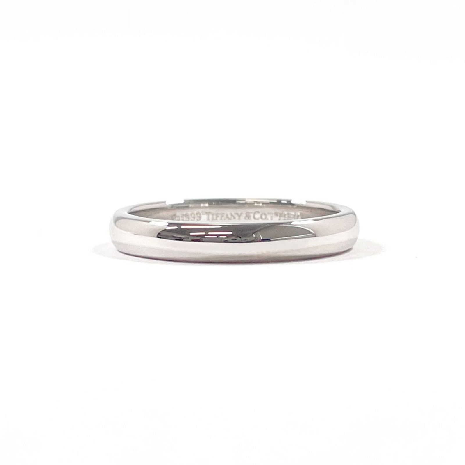 TIFFANY Band Ring Platinum 950: TIFFANY Band Ring Platinum 950 Platinum 950 Tiffany band ring in silver, a classic design with a timeless appeal, available in US size 5.5. The ring features minor signs of wear, including small scrat