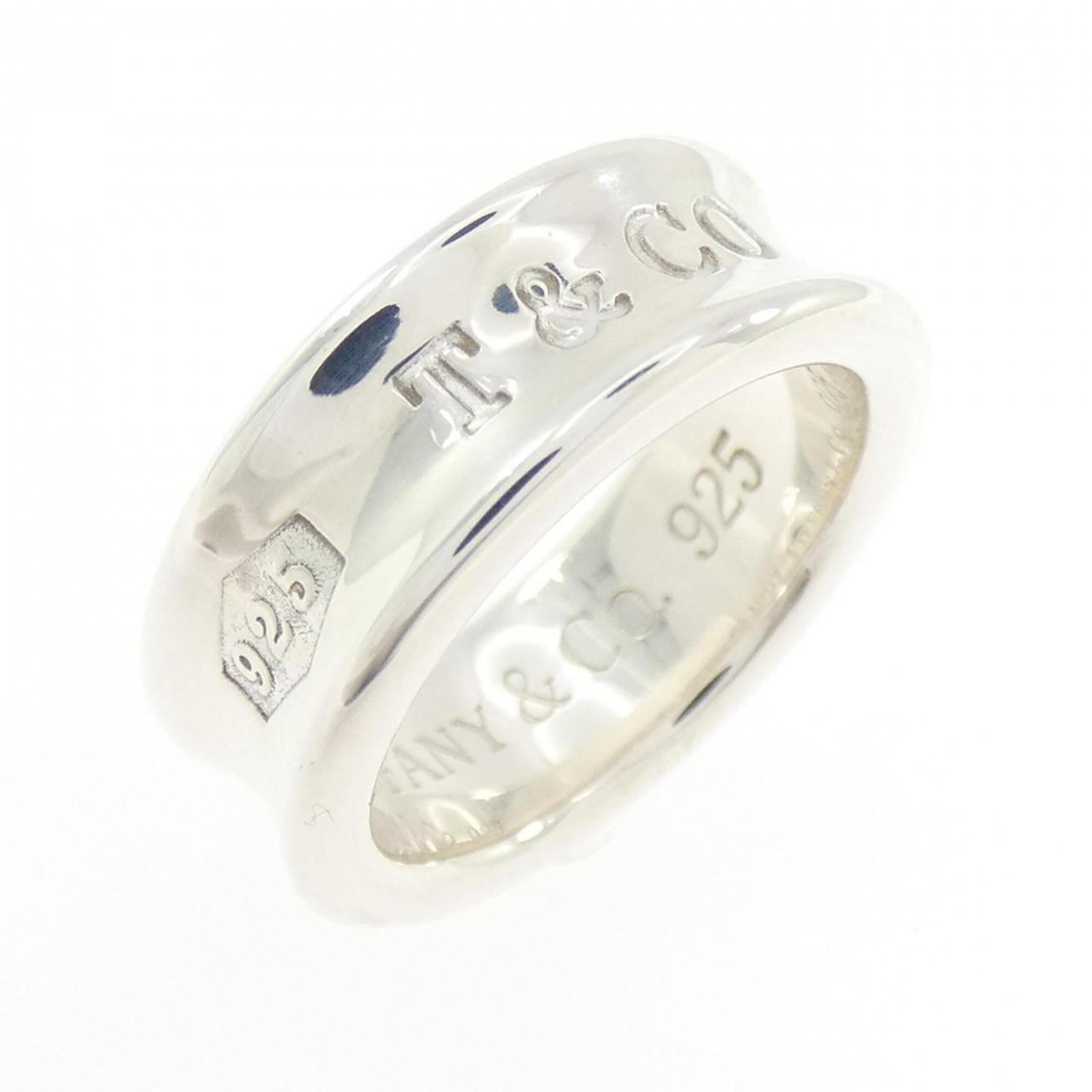 TIFFANY Band Ring Silver 925: TIFFANY Band Ring Silver 925 Silver 925 band ring from Tiffany, a classic design with a timeless elegance. Made from high-quality sterling silver, this ring is in like new condition, with only the fai