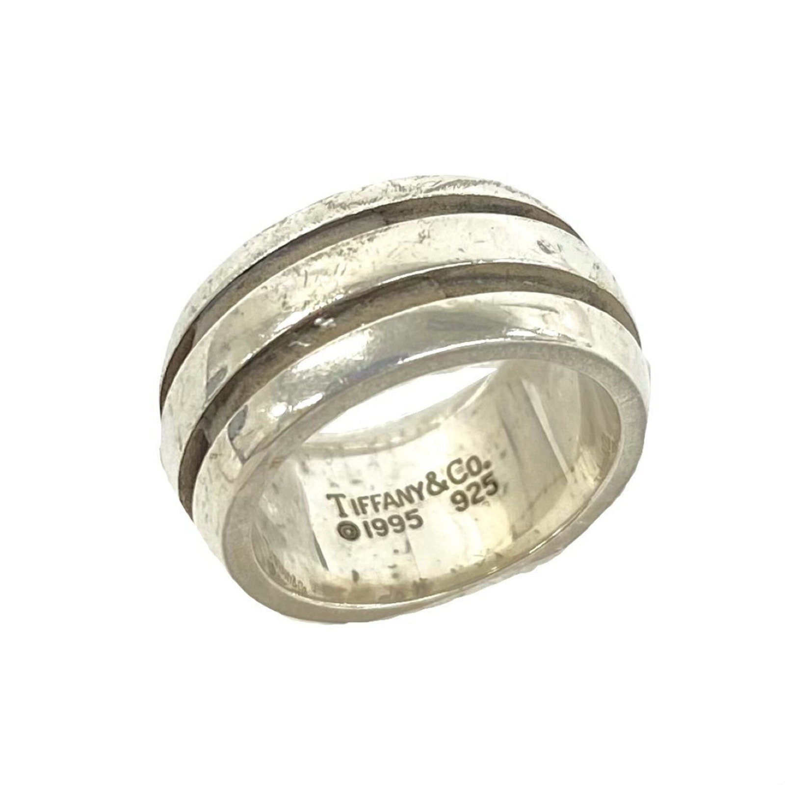 TIFFANY Band Ring Silver 925: TIFFANY Band Ring Silver 925 Silver 925 band ring from Tiffany, a classic design with a subtle elegance, bears visible scratches and scuffs from everyday wear, adding to its character. Made from