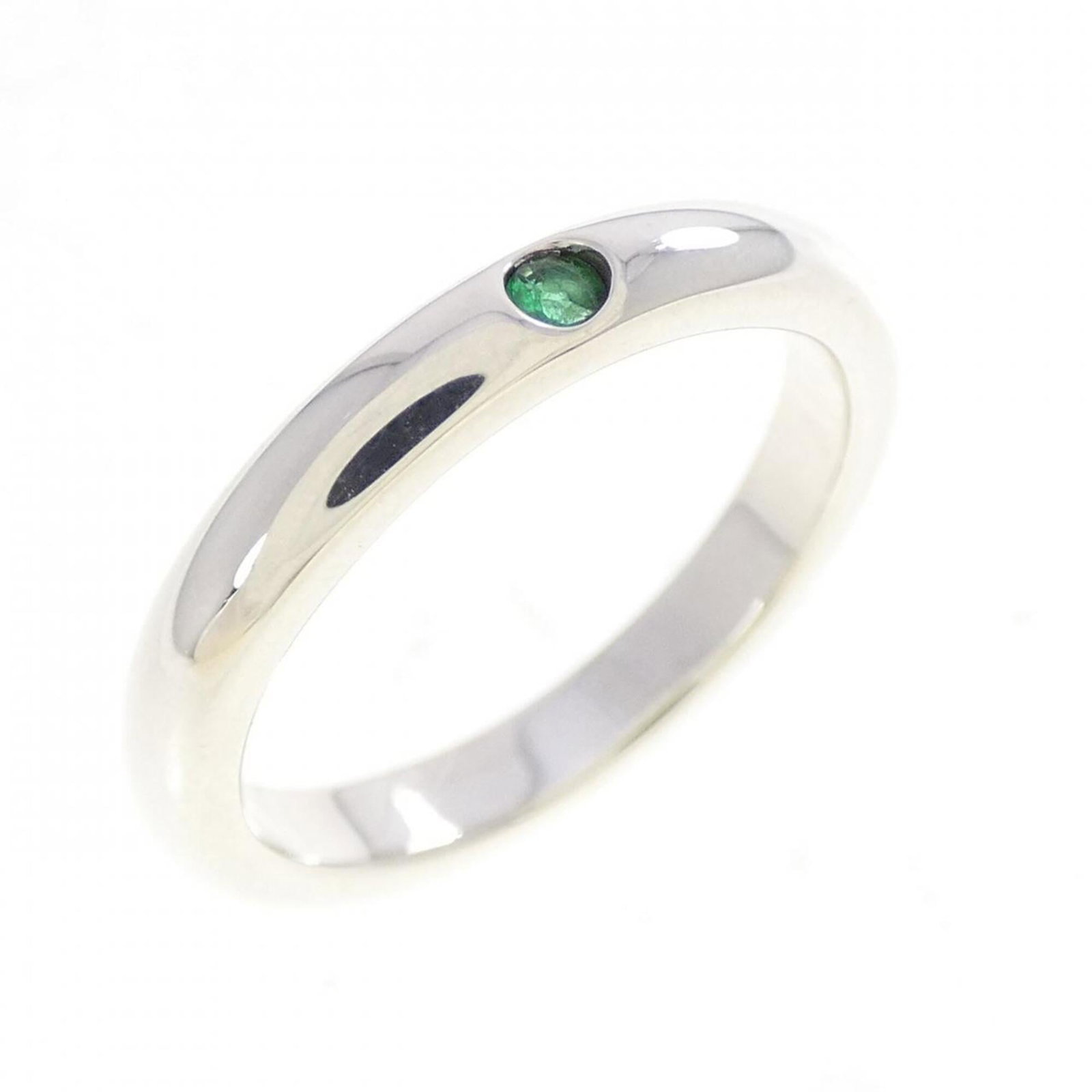 TIFFANY Band Ring Silver 925: TIFFANY Band Ring Silver 925 Silver 925 band ring from Tiffany, featuring an emerald stone, is a beautiful piece of jewelry. Made from high-quality silver, this band ring is in like new condition, wit
