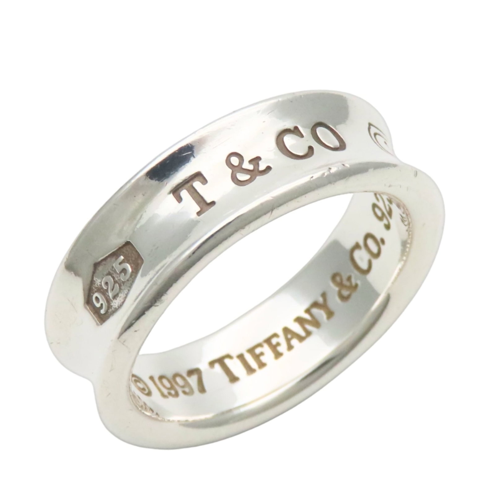 TIFFANY Band Ring Silver 925: TIFFANY Band Ring Silver 925 Silver 925 band ring from Tiffany, a classic design with a subtle sheen, available in a US size 8.5. The ring features a silver finish with visible wear, including scratch