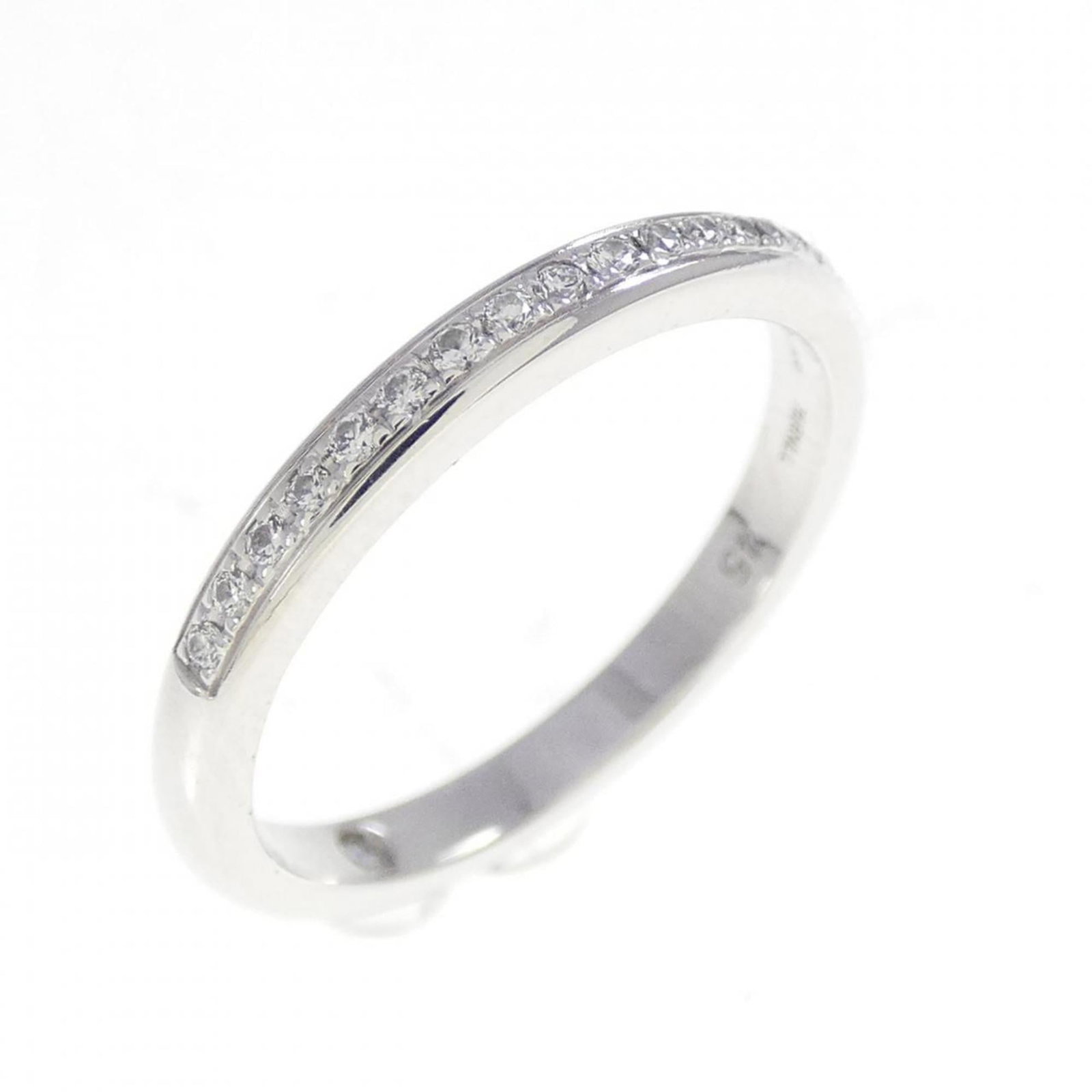 BVLGARI Band Ring White Gold (18K): BVLGARI Band Ring White Gold (18K) BVLGARI Band Ring White Gold (18K) is a stunning women's band ring featuring white gold (18K) and a diamond stone. Made from high-quality white gold, this 18K band i