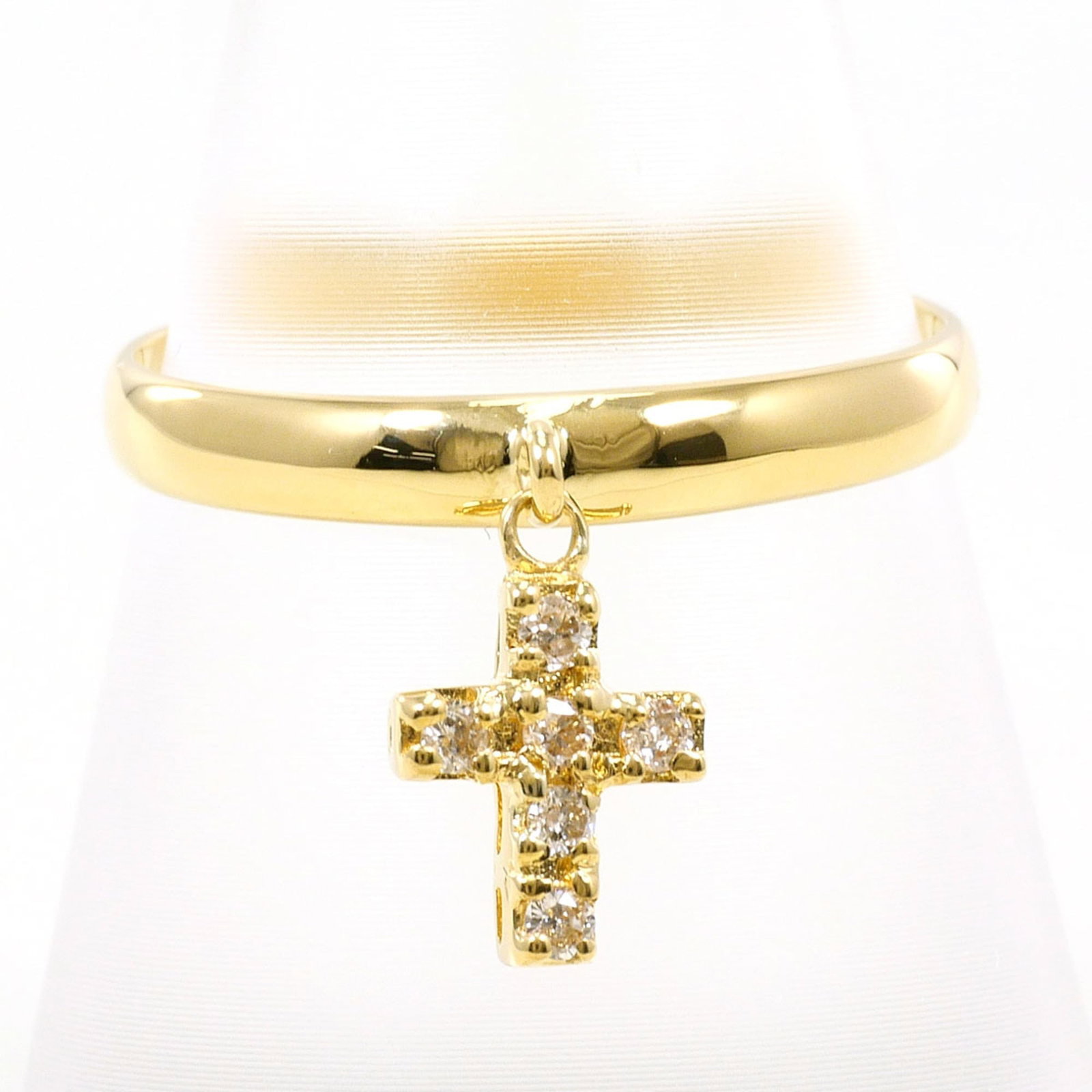 Band Ring Yellow Gold (18K): Band Ring Yellow Gold (18K) Yellow gold band ring in excellent condition, featuring a 0.10ct diamond and measuring 10mm in width. Made from 18K yellow gold, this ring is a simple yet elegant accessory