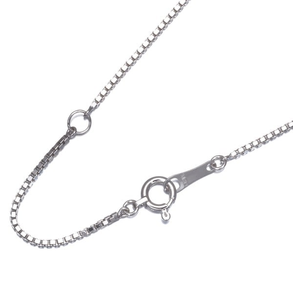 Box Chain Necklace 39Cm 18K 750 White Gold: Box Chain Necklace 39Cm 18K 750 White Gold 18k white gold chain necklace, 39cm in length, crafted from high-quality 18k white gold material. The chain's slender 2.0mm width and 2.7mm clasp width make
