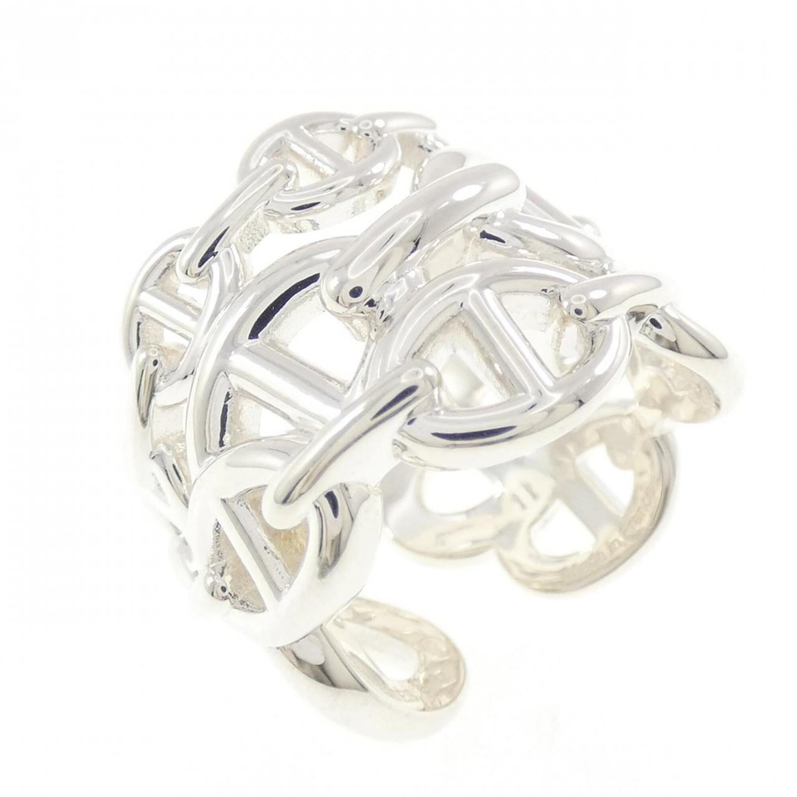HERMES Band Ring Silver 925: HERMES Band Ring Silver 925 Silver 925 Band Ring from Hermes' Chaine d'Ancre Line, featuring a classic design with a subtle elegance. This gently used band ring boasts a 6.5 US size and 18.7mm width,