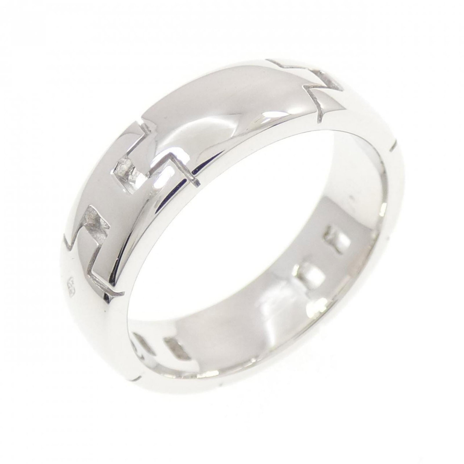 HERMES Band Ring White Gold (18K): HERMES Band Ring White Gold (18K) White gold (18K) band ring from Hermes, featuring a classic design that exudes understated elegance. Gently used with minor signs of wear, this ring showcases a subtl