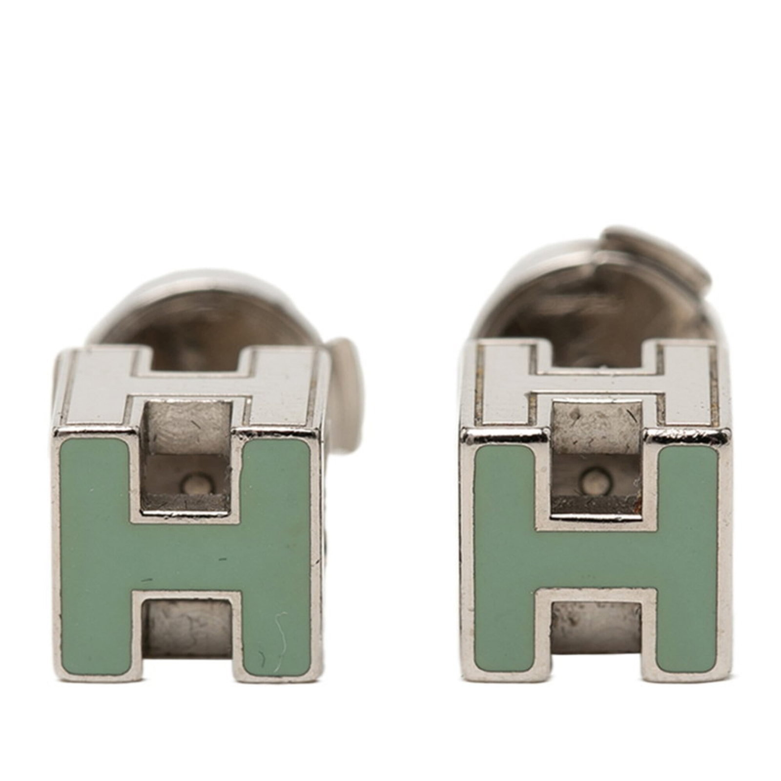 HERMES Stud Earrings Metal: HERMES Stud Earrings Metal Stud earrings from the iconic French fashion house Hermes, featuring a sleek silver metal design. The earrings measure 7.80mm x 7.80mm x 8.80mm and showcase visible wear,