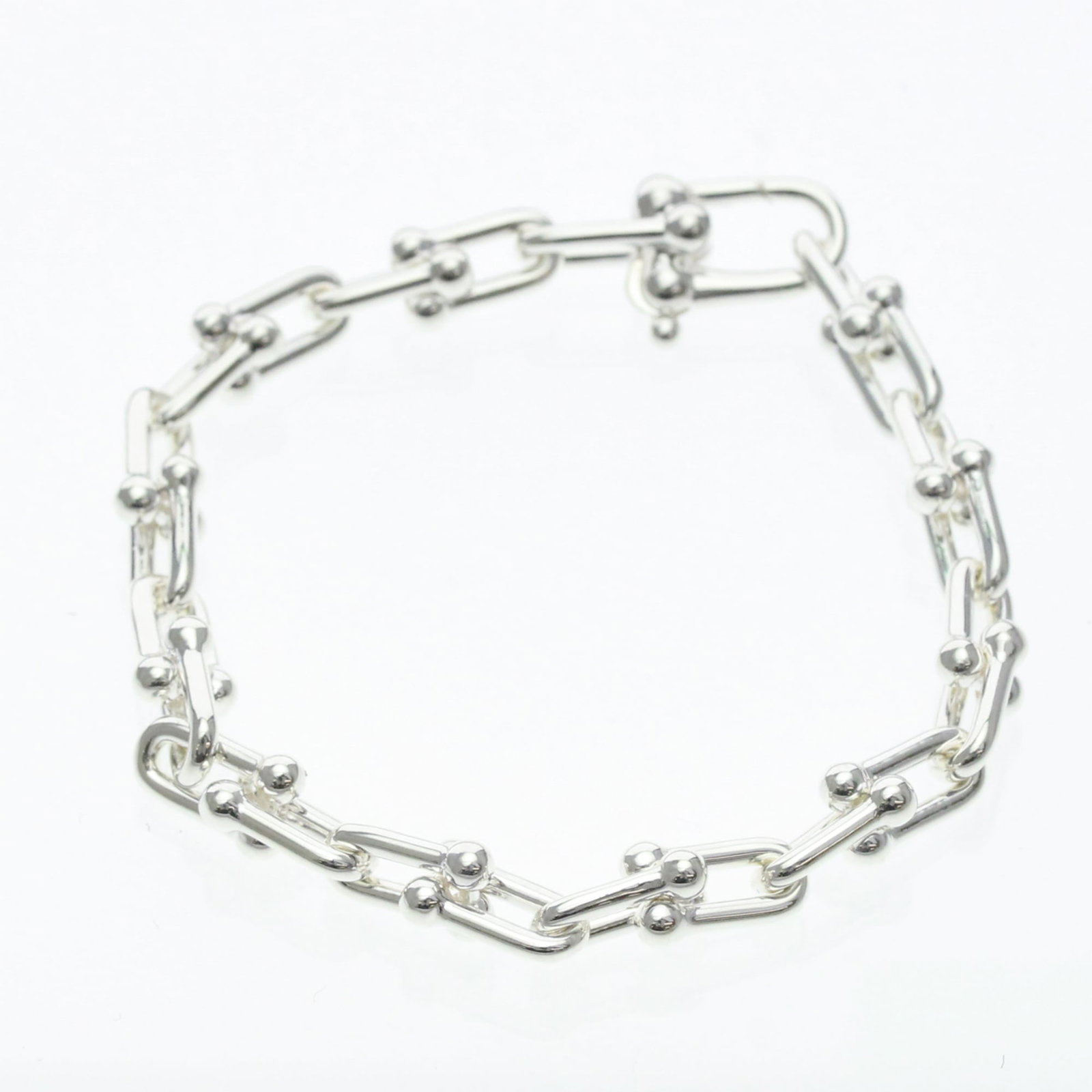 TIFFANY Charm Bracelet Silver 925: TIFFANY Charm Bracelet Silver 925 Silver 925 Charm Bracelet from Tiffany, featuring a classic small link style and a sleek 15cm length. This fashion bracelet is made from high-quality silver metal,