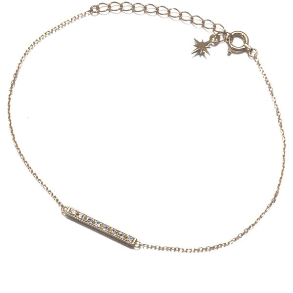 Festaria Bracelet Diamond 0.07Ct 18K 750 Yellow Gold: Festaria Bracelet Diamond 0.07Ct 18K 750 Yellow Gold The Festaria Bracelet features a 0.07ct diamond set in 18k yellow gold, creating a stylish and elegant design. With its natural style and 18k