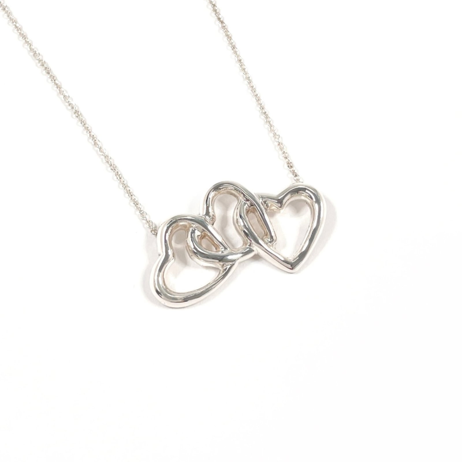 TIFFANY Silver 925: TIFFANY Silver 925 Silver 925 Tiffany Necklace in Excellent Condition. This gently used necklace boasts a beautiful silver 925 pendant with a classic design, featuring a signature that bears witness