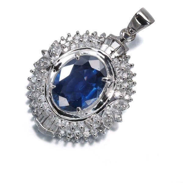 Sapphire 1.65Ct Diamond 0.33Ct Pendant 900 Platinum: Sapphire 1.65Ct Diamond 0.33Ct Pendant 900 Platinum 900 Platinum Sapphire 1.65Ct Diamond 0.33Ct Brooch Pendant - A stunning piece featuring a natural sapphire, approximately 8.8 x 6.5mm in size,