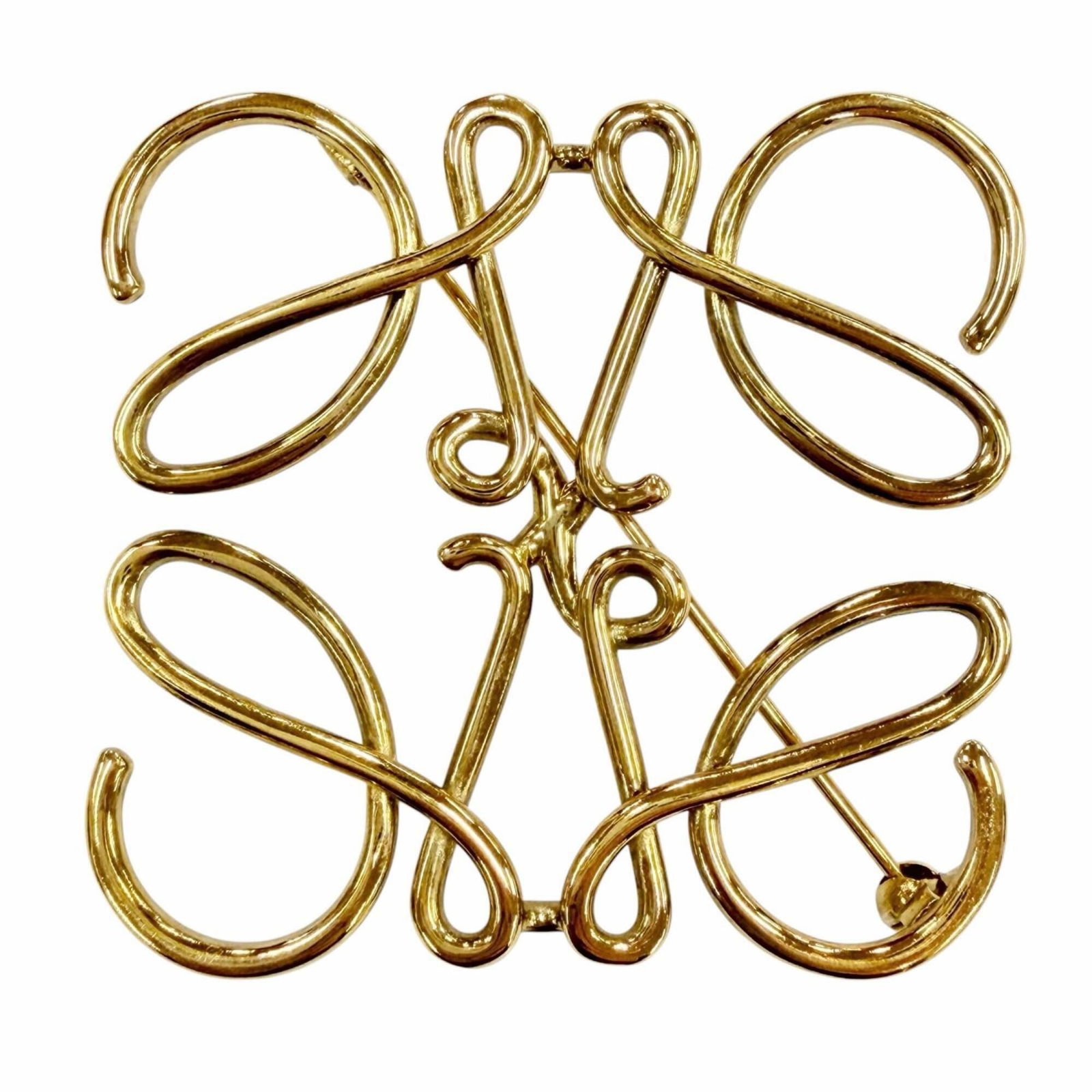 LOEWE Brooch Gold: LOEWE Brooch Gold Gold Brooch from LOEWE, measuring 5cm x 5.2cm, in excellent condition with no visible wear, offering a refined accessory for everyday wear. The brooch features a classic design that 