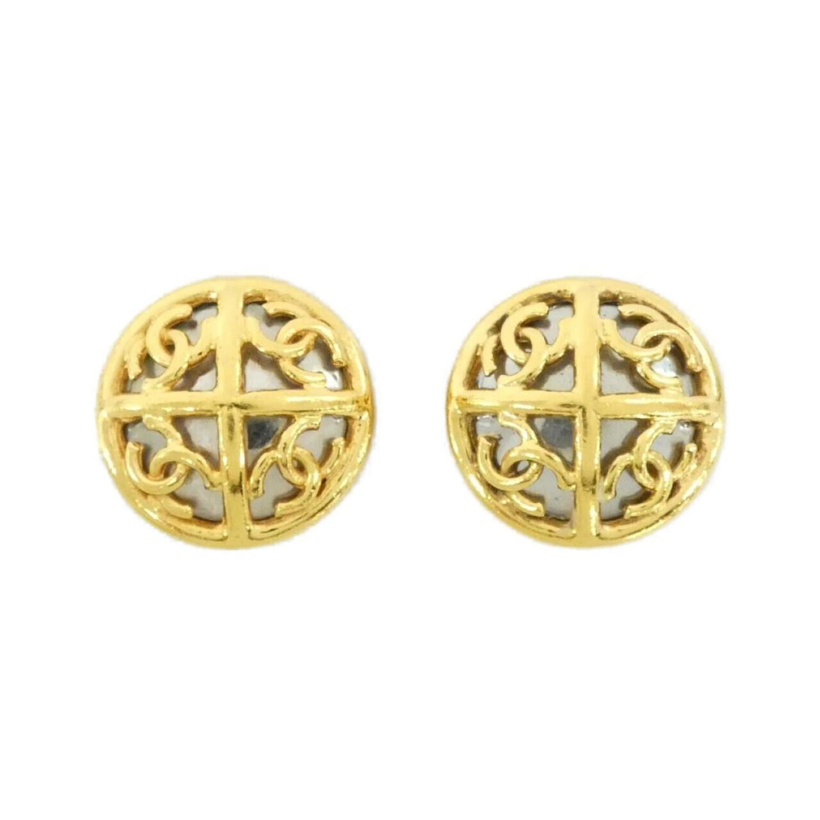 CHANEL Clip Earrings Silver: CHANEL Clip Earrings Silver Silver Clip Earrings from Chanel, featuring a sleek and modern design. Gently used with minor signs of wear, these earrings showcase the iconic Chanel style. Measuring 25mm