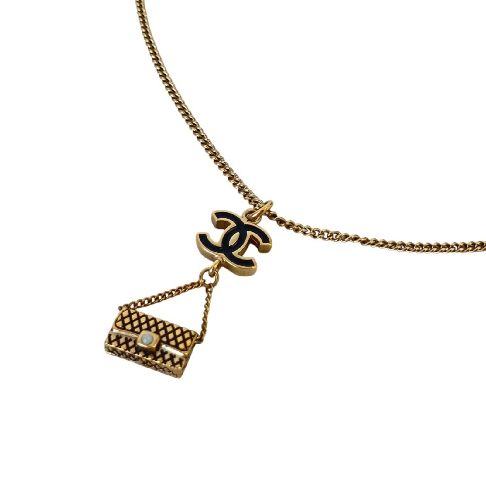 CHANEL Gold Necklace: CHANEL Gold Necklace Gold necklace from Chanel, 43 cm in circumference, with a 30mm x 10mm pendant. Gently used, with minor signs of wear, including small scratches or light marks. The necklace is in 