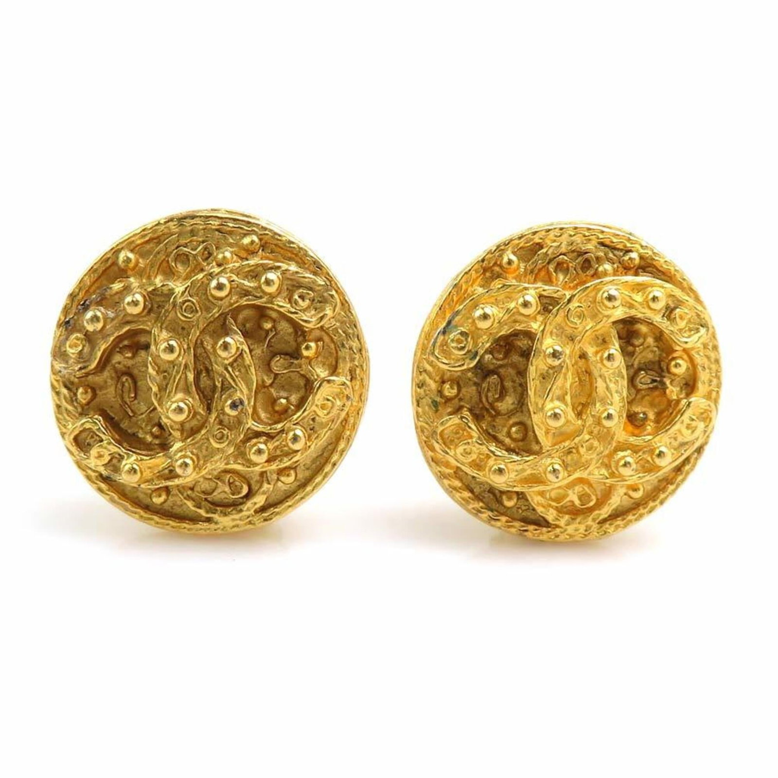 CHANEL Clip Earrings Metal: CHANEL Clip Earrings Metal Gold clip earrings from the iconic CHANEL brand, crafted in France with a sleek design that adds a touch of sophistication to any outfit. The earrings feature a subtle