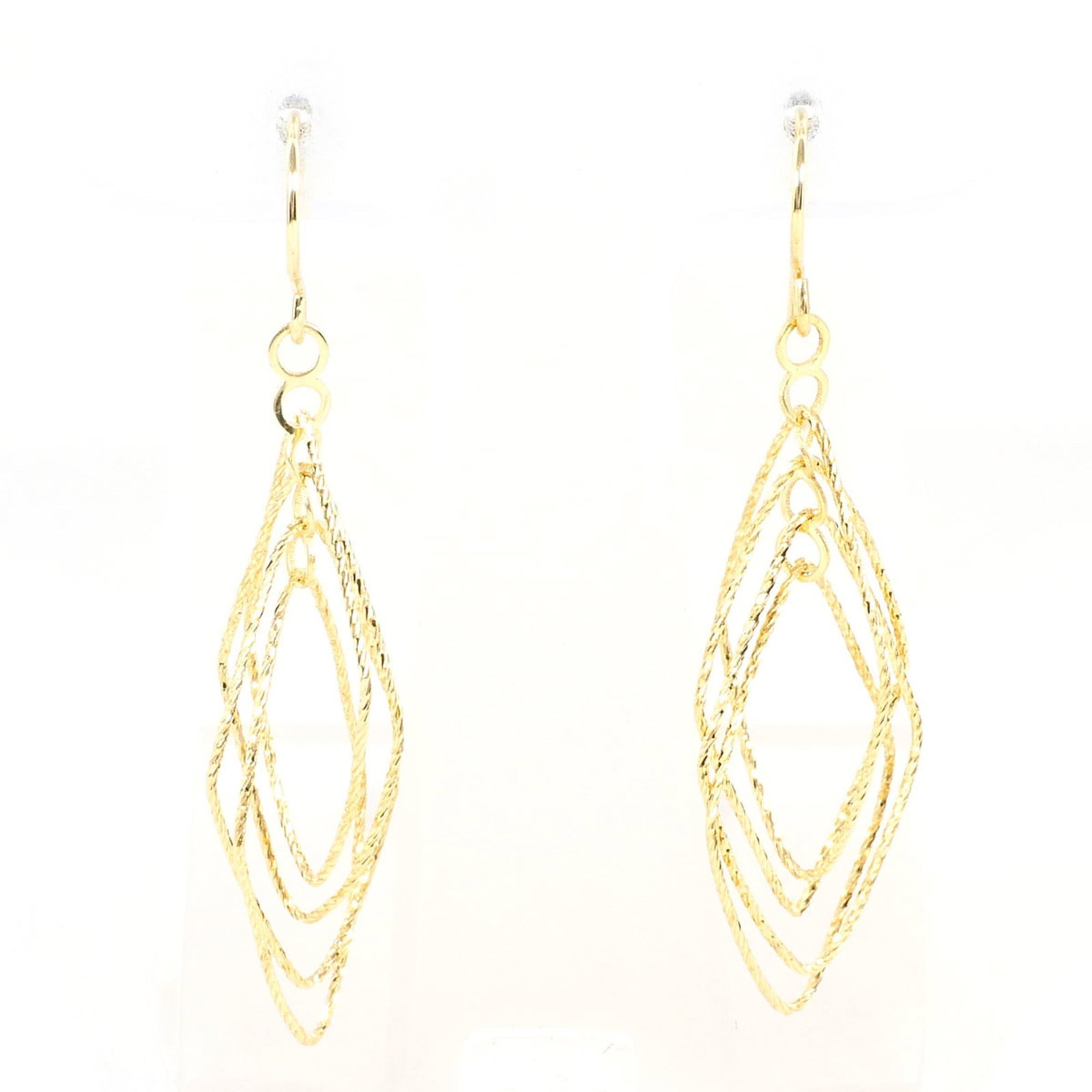 Drop Earrings Yellow Gold (18K): Drop Earrings Yellow Gold (18K) Drop earrings in 18K yellow gold, crafted with a focus on simplicity and elegance. Made from high-quality yellow gold, these earrings boast a luxurious feel and shine. 