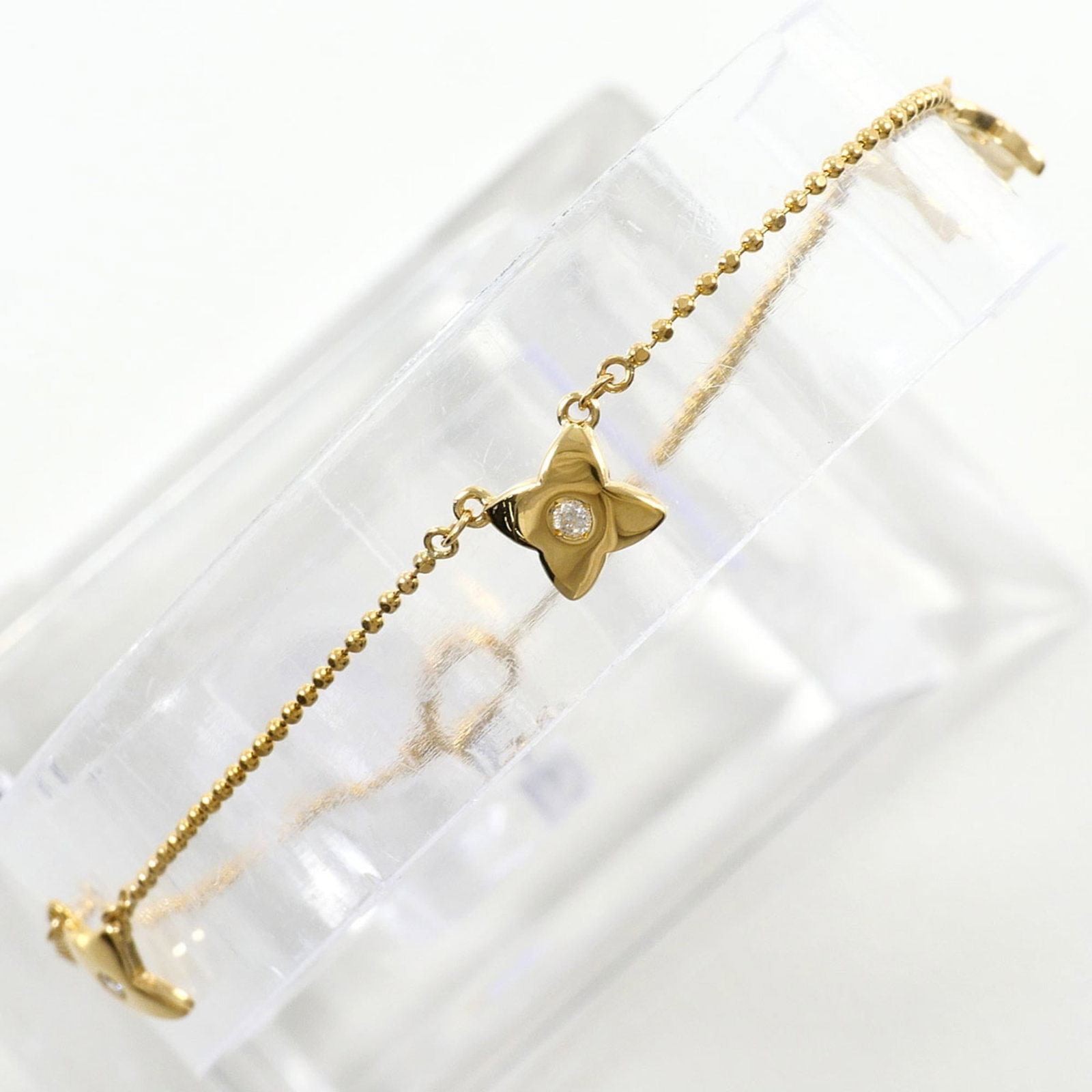 Charm Bracelet Yellow Gold (18K): Charm Bracelet Yellow Gold (18K) Yellow gold charm bracelet with 0.04ct diamond, measuring 18.5cm in length, features 18K gold metal with a subtle yellow gold color. Made from high-quality yellow gold