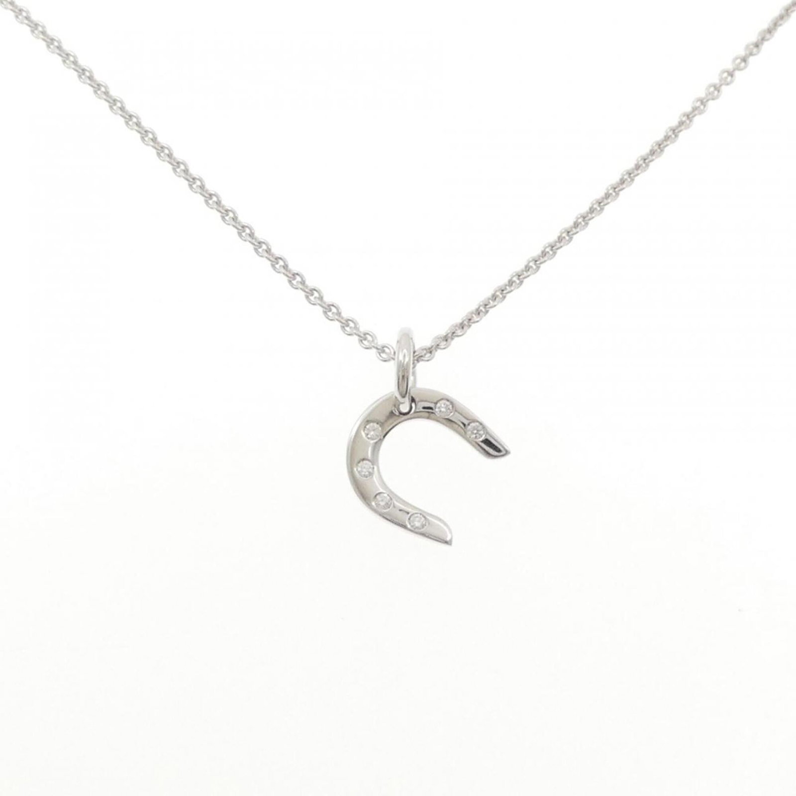 HERMES White Gold (18K): HERMES White Gold (18K) White gold (18K) pendant from Hermes, featuring a 21.4mm x 13.2mm diamond pendant on a 40 cm chain. The pendant itself measures 1.8mm in width and is accompanied by minor signs