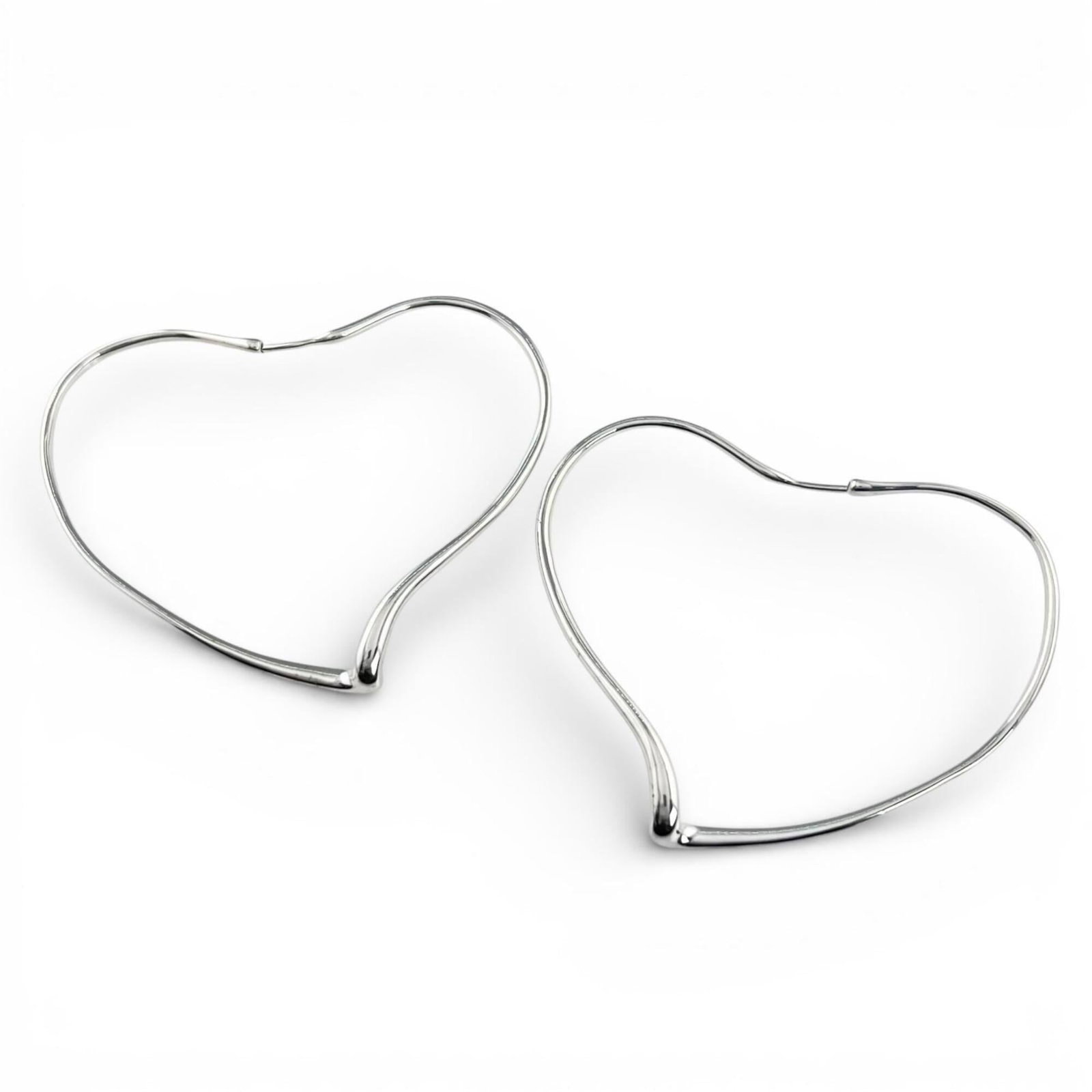 TIFFANY Hoop Earrings Silver 925: TIFFANY Hoop Earrings Silver 925 Silver 925 Tiffany hoop earrings with a classic open heart design, crafted from durable and long-lasting sterling silver. Gently used with minor signs of wear, these