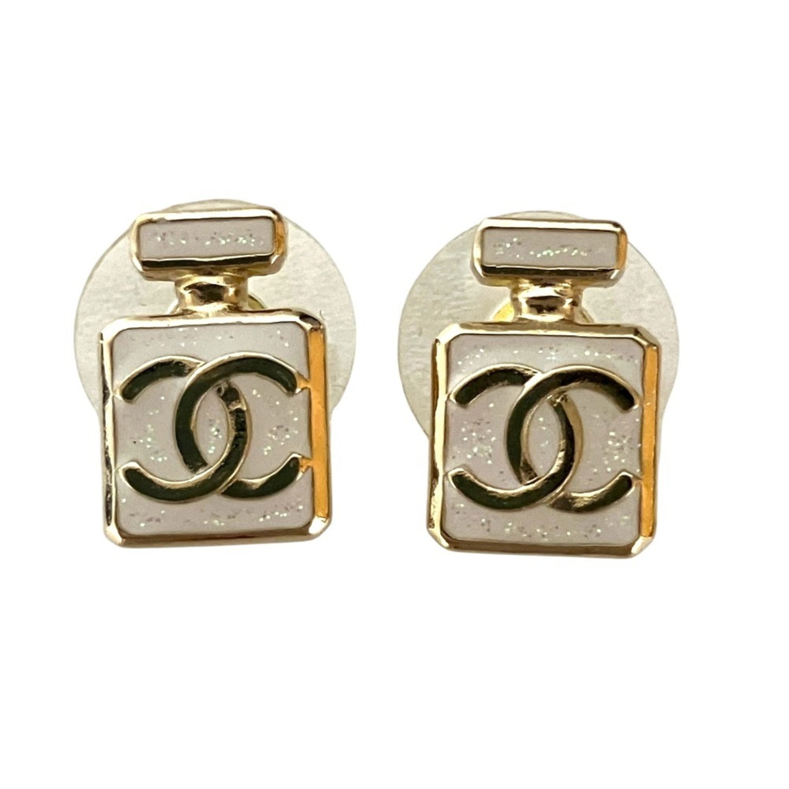 CHANEL Stud Earrings Gold White: CHANEL Stud Earrings Gold White Gold and white stud earrings from the iconic CHANEL brand, featuring a sleek and sophisticated design. Made from high-quality materials, these earrings are in like new 