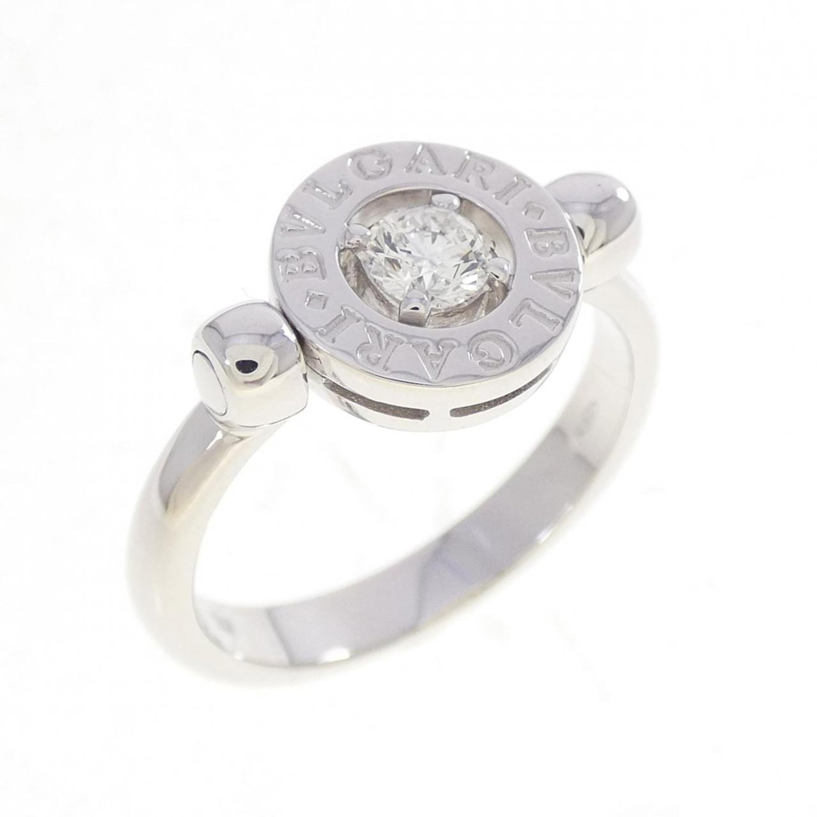 BVLGARI Band Ring White Gold (18K): BVLGARI Band Ring White Gold (18K) White gold (18K) BVLGARI Band Ring in excellent condition, with only the faintest traces of wear. This like new used band ring features the iconic BVLGARI brand and