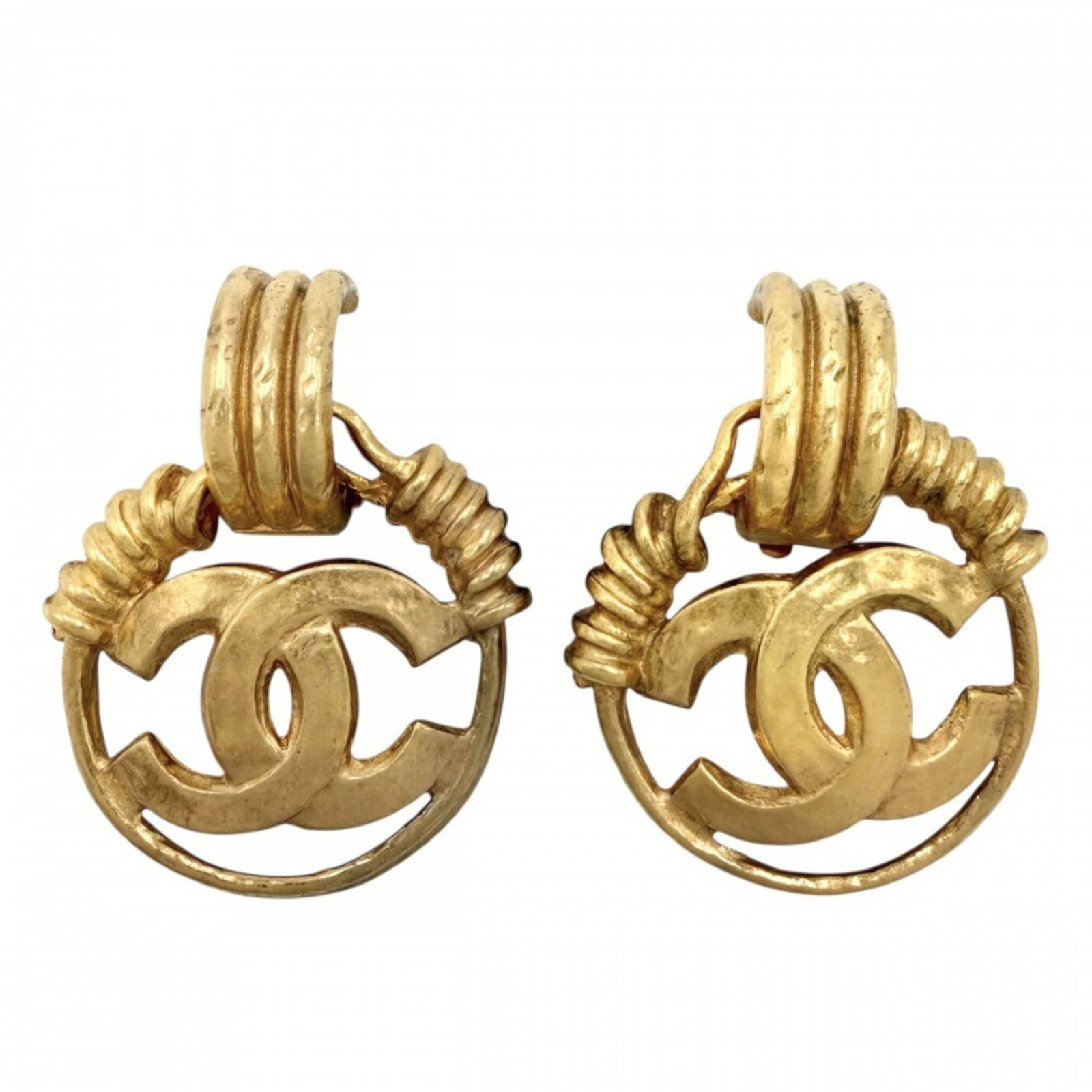 CHANEL Clip Earrings Gold Plating: CHANEL Clip Earrings Gold Plating Gold plated clip earrings from CHANEL, featuring a sleek gold finish. These earrings have a 45mm x 35mm x 5mm size and are made from gold plating. They are a good