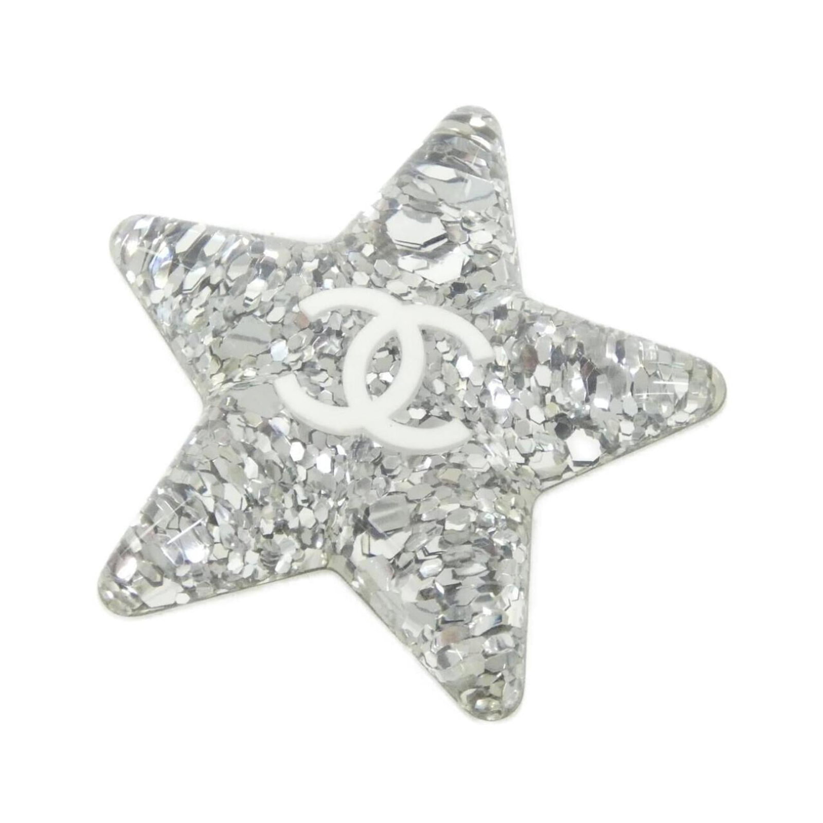 CHANEL Brooch White: CHANEL Brooch White The CHANEL Brooch White boasts a sleek, all-white design that adds a touch of elegance to any outfit. Made from high-quality materials, this gently used brooch features minor