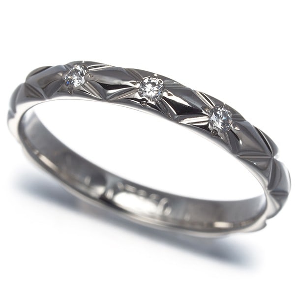 Chanel Ring Diamond Matelasse Small 3P Eu48 950 Platinum: Chanel Ring Diamond Matelasse Small 3P Eu48 950 Platinum Platinum band adorned with a natural diamond, this CHANEL Matelasse ring showcases understated elegance. Featuring a 2.6g weight and EU48 ring