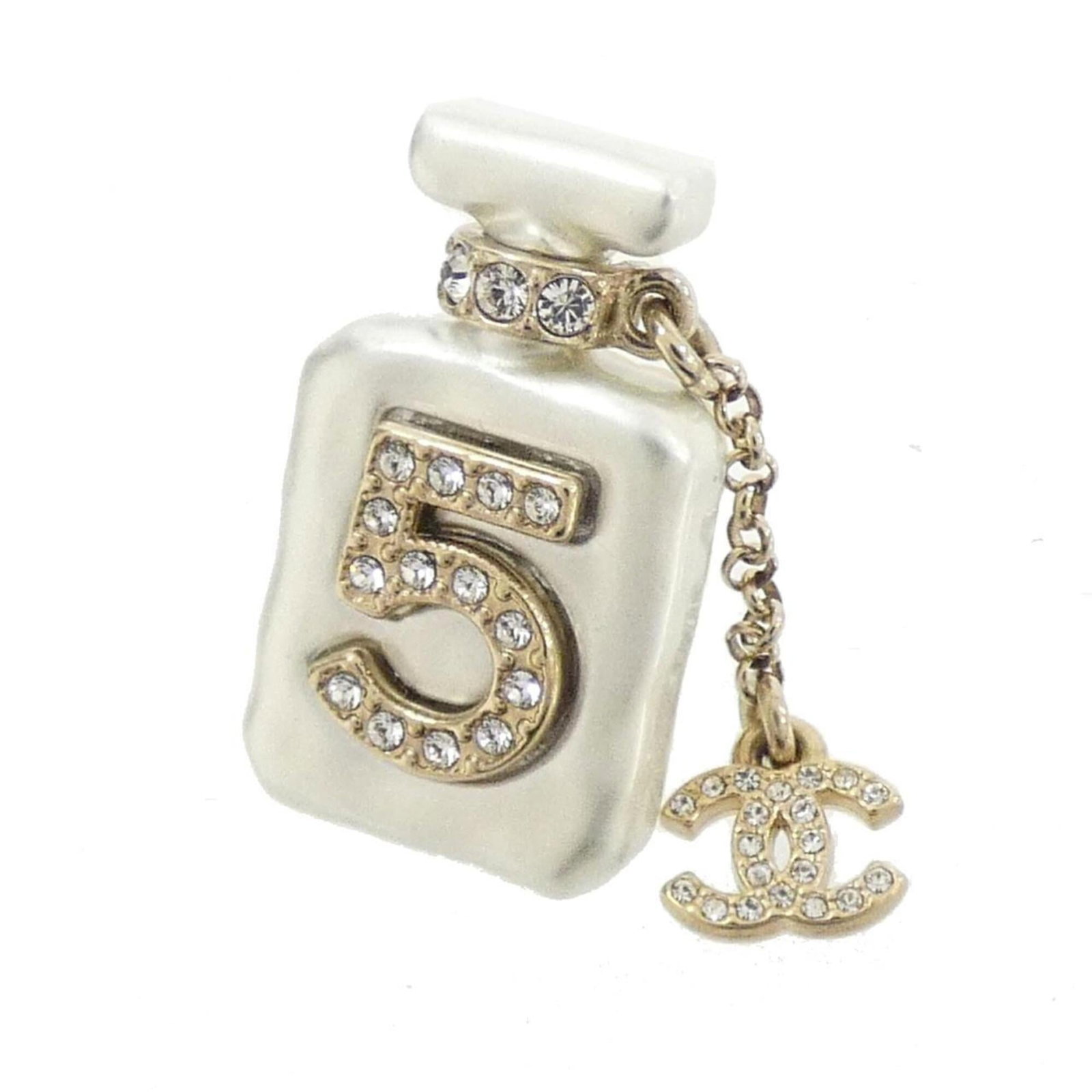CHANEL Pin Brooch Gold White: CHANEL Pin Brooch Gold White Gold and white Chanel pin brooch with a 2.5cm x 1.5cm size, bearing minor scratches and light marks, is a gently used accessory in very good condition. This Chanel pin bro