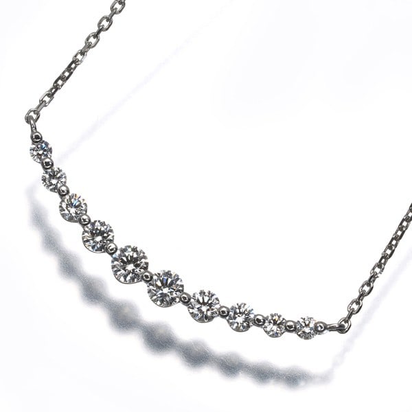 Star Jewelry Necklace Diamond 0.42Ct 950 Platinum: Star Jewelry Necklace Diamond 0.42Ct 950 Platinum 950 platinum pendant necklace features a natural 0.42ct diamond, creating a stunning piece of jewelry. The necklace boasts a sleek design with a 40-43