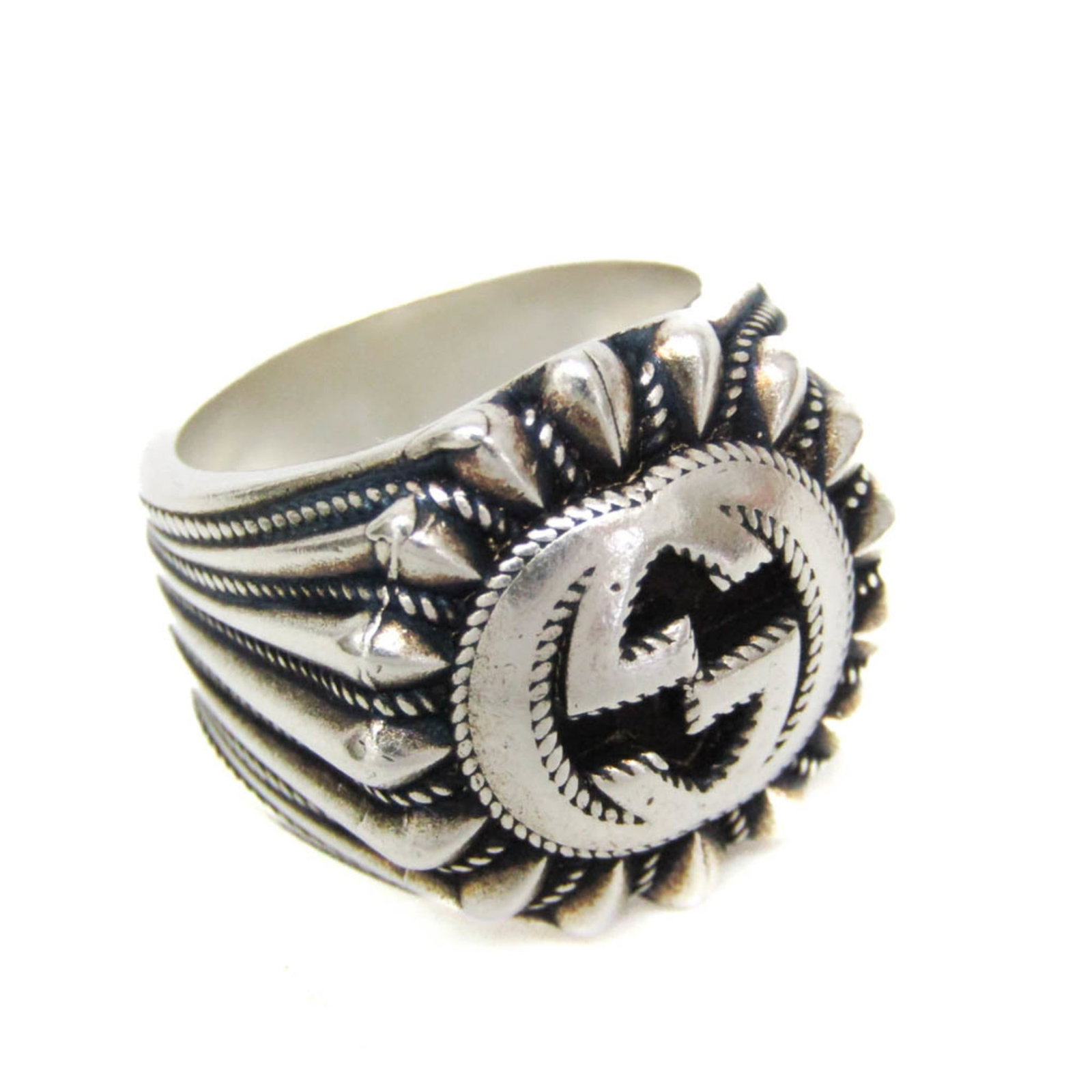 GUCCI Band Ring Silver: GUCCI Band Ring Silver Silver band ring from Gucci's Interlocking G design, crafted from high-quality silver metal. This stylish accessory features a sleek, modern design with a silver finish and meas