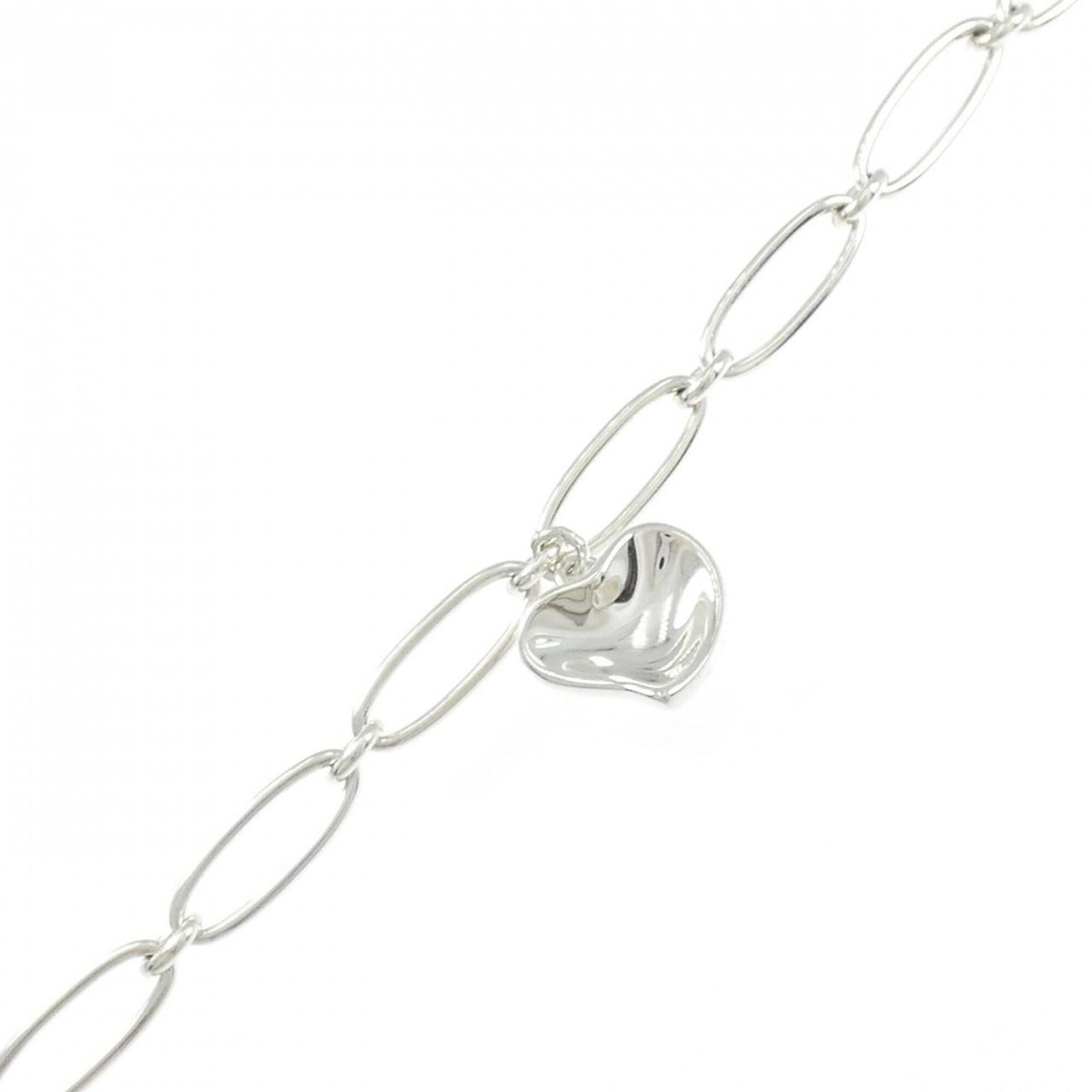 TIFFANY Charm Bracelet Silver 925: TIFFANY Charm Bracelet Silver 925 Silver 925 charm bracelet from Tiffany, featuring a delicate 17.5cm length, gently used with minor signs of wear, including small scratches or light marks. The item i