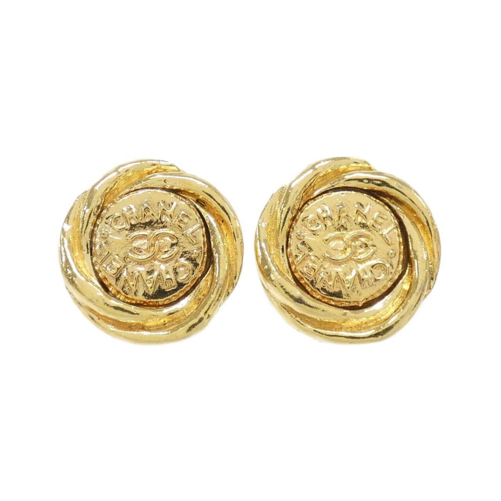 CHANEL Clip Earrings Gold: CHANEL Clip Earrings Gold Gold clip earrings from the iconic CHANEL brand, featuring a sleek and timeless design. Gently used with minor signs of wear, these earrings are in very good condition, with