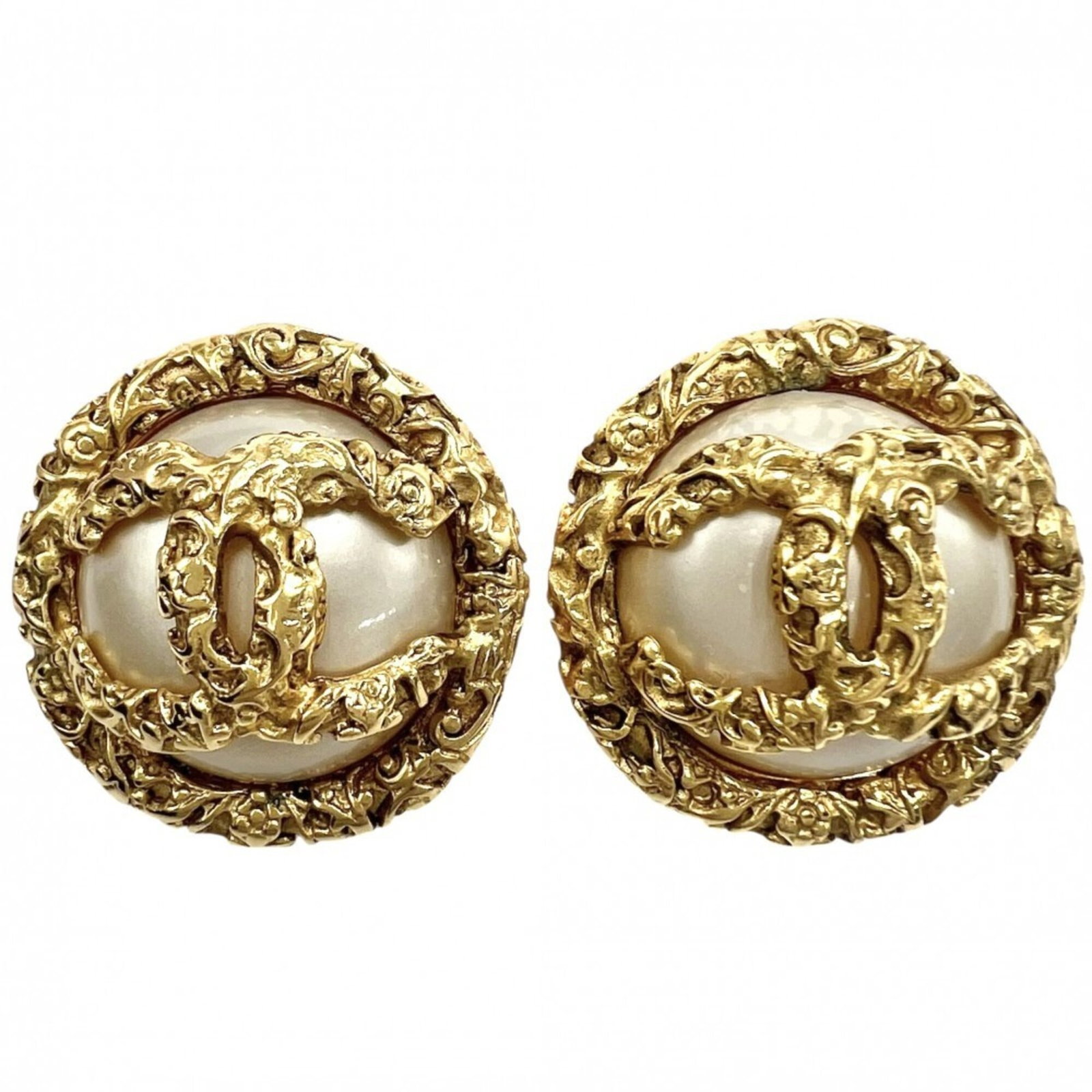 CHANEL Clip Earrings Artificial Pearl Gold Plating: CHANEL Clip Earrings Artificial Pearl Gold Plating Artificial pearl clip earrings in gold plating, a timeless Chanel design. Made with artificial pearl and gold plating, these earrings feature a
