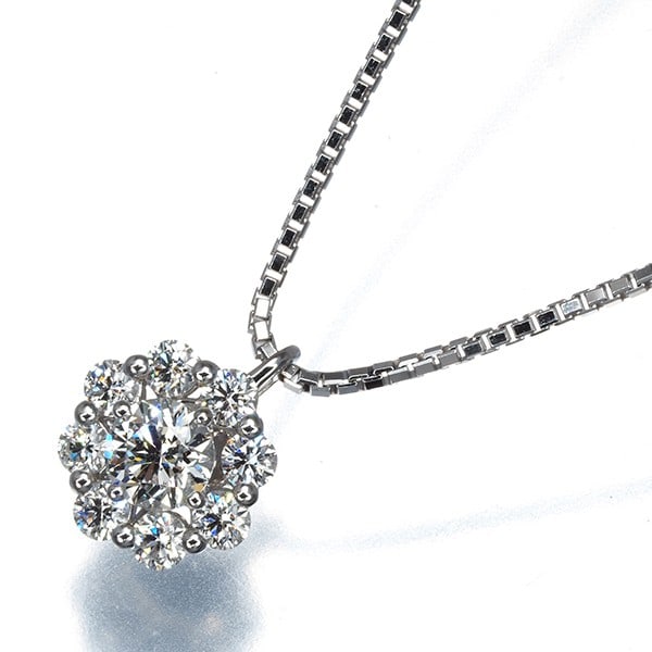 Tasaki Necklace Diamond 0.25Ct/0.27Ct Flower 18K 750 White Gold: Tasaki Necklace Diamond 0.25Ct/0.27Ct Flower 18K 750 White Gold Tasaki Necklace Diamond 0.25Ct/0.27Ct Flower 18K 750 White Gold features a beautiful 18k white gold flower-shaped pendant adorned with a