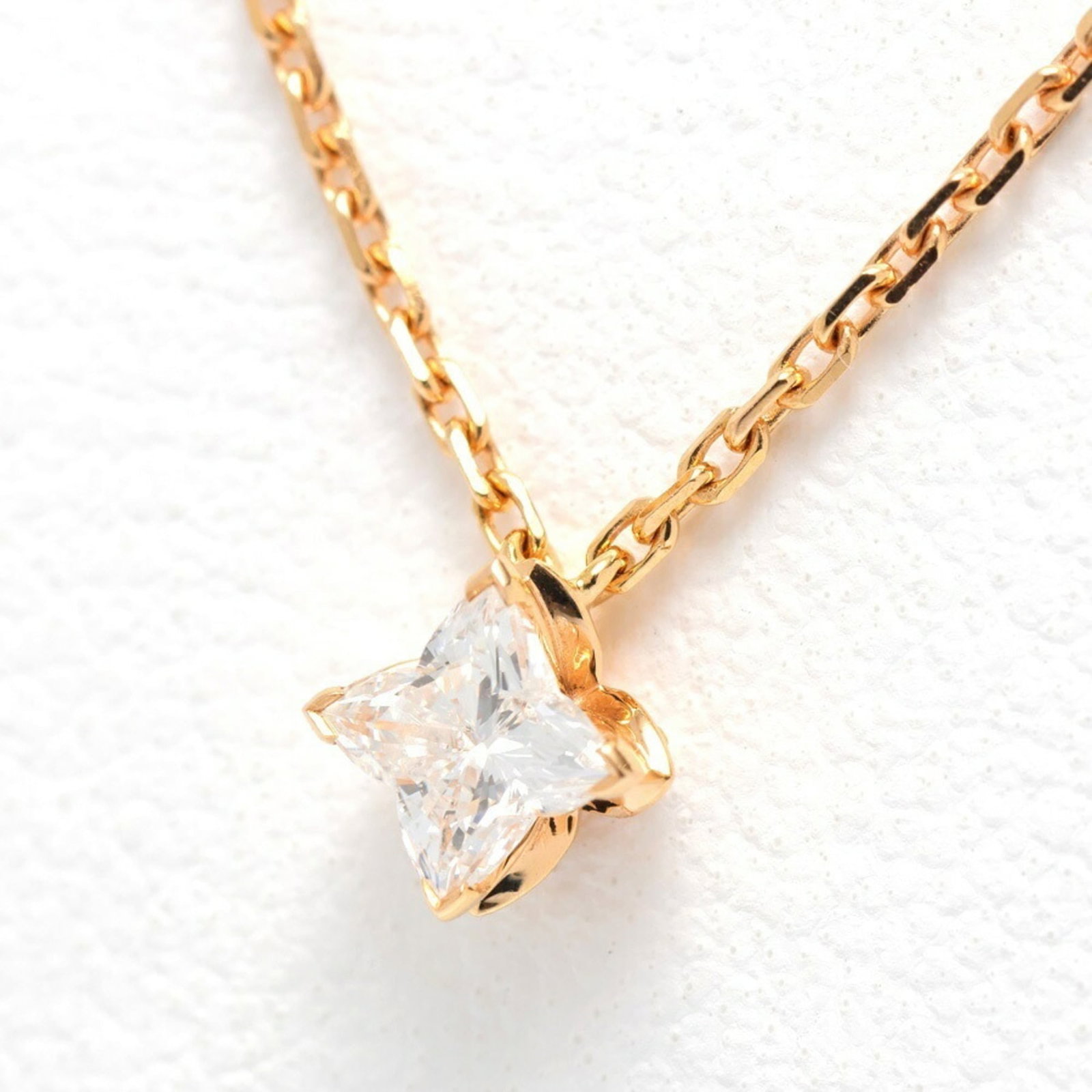 LOUIS VUITTON Pink Gold (18K): LOUIS VUITTON Pink Gold (18K) Pink gold (18K) necklace from Louis Vuitton, featuring a 0.30ct diamond pendant with a 6mm x 6mm design. Available in a range of neck circumferences (38.5 cm - 42.5 cm), 
