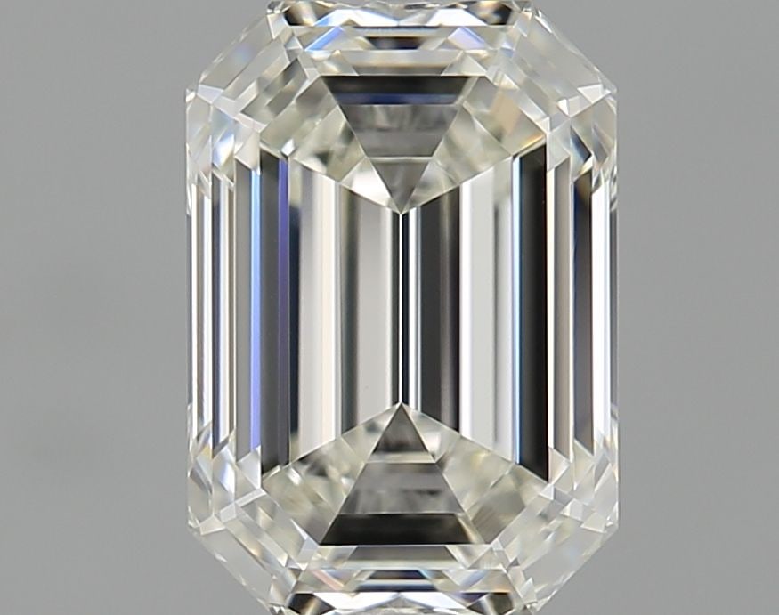 GIA Emerald 1.55ct J IF - Loose Natural Diamond: GIA Emerald 1.55ct J IF - Loose Natural Diamond GIA Emerald 1.55ct J IF - Loose Natural DiamondThis exceptional 1.55ct GIA-certified emerald-cut diamond boasts an impressive J color grade, indicating
