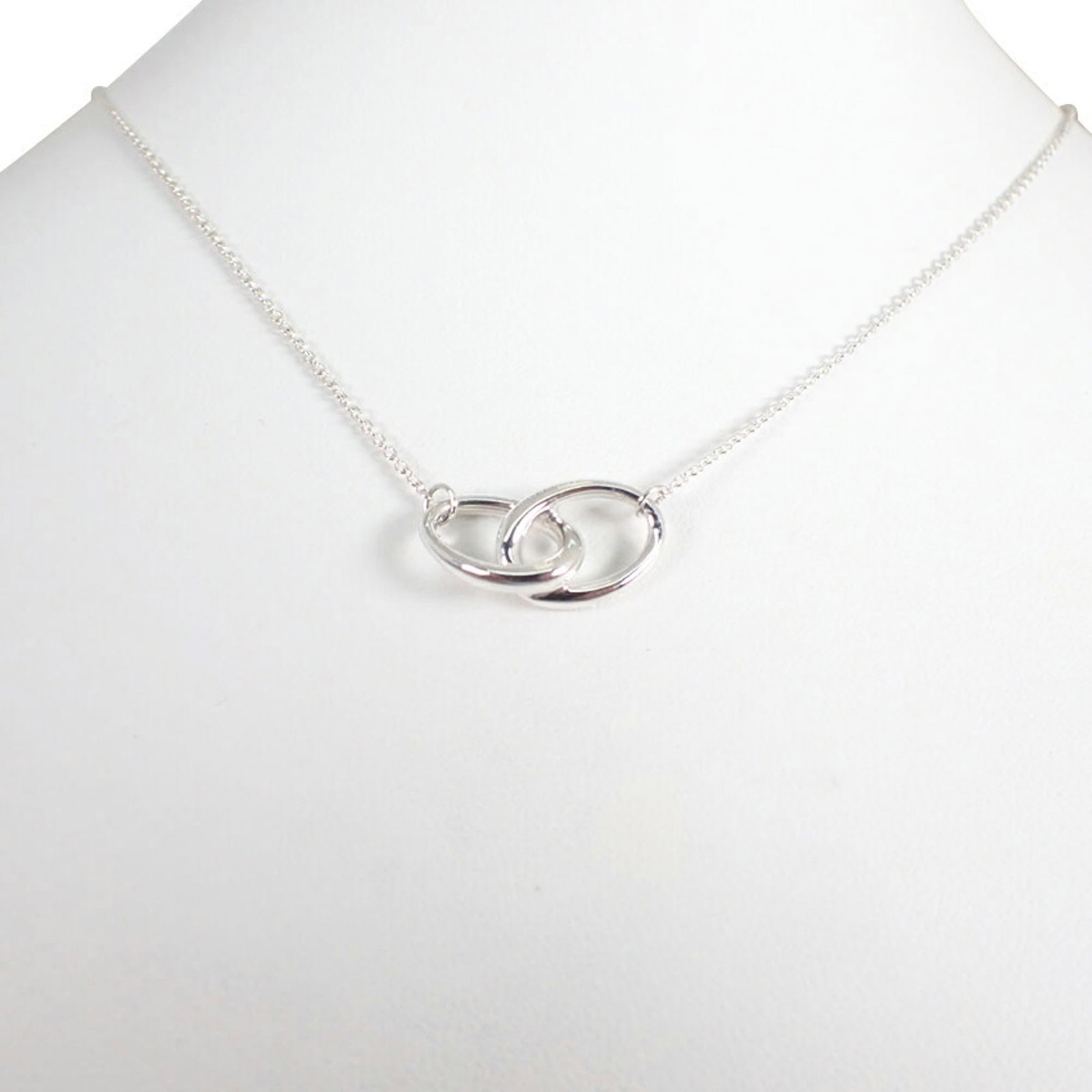 TIFFANY Sterling Silver 925: TIFFANY Sterling Silver 925 Sterling silver 925 necklace from Tiffany, featuring a 10.5mm x 19.1mm pendant, is a beautiful piece of jewelry. Made from high-quality sterling silver, it has a sleek and