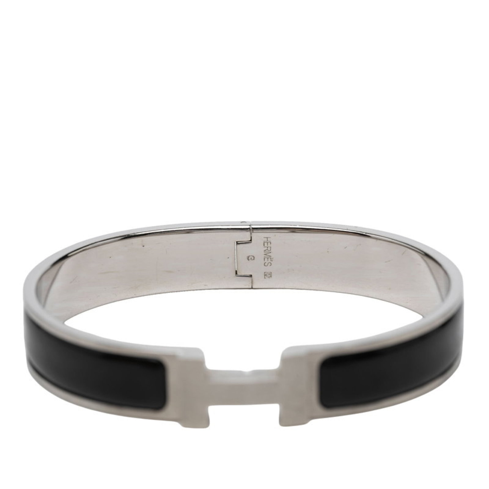 HERMES Charm Bracelet Metal: HERMES Charm Bracelet Metal Black and silver metal charm bracelet from Hermes, featuring a sleek design with minor signs of wear. The 18cm length provides a comfortable fit, and the gently used condit