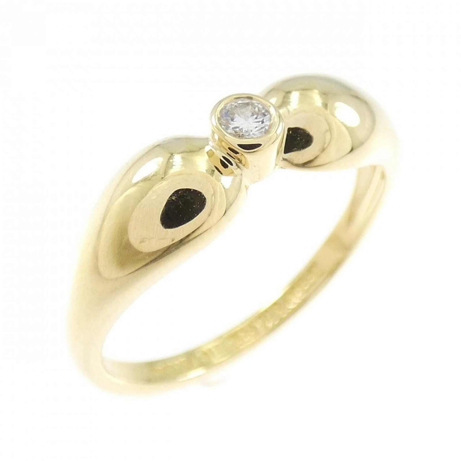 TIFFANY Band Ring Yellow Gold (18K): TIFFANY Band Ring Yellow Gold (18K) Yellow gold (18K) band ring from Tiffany, featuring a diamond stone, is a stylish and elegant accessory. This gently used ring has minor signs of wear, with small s