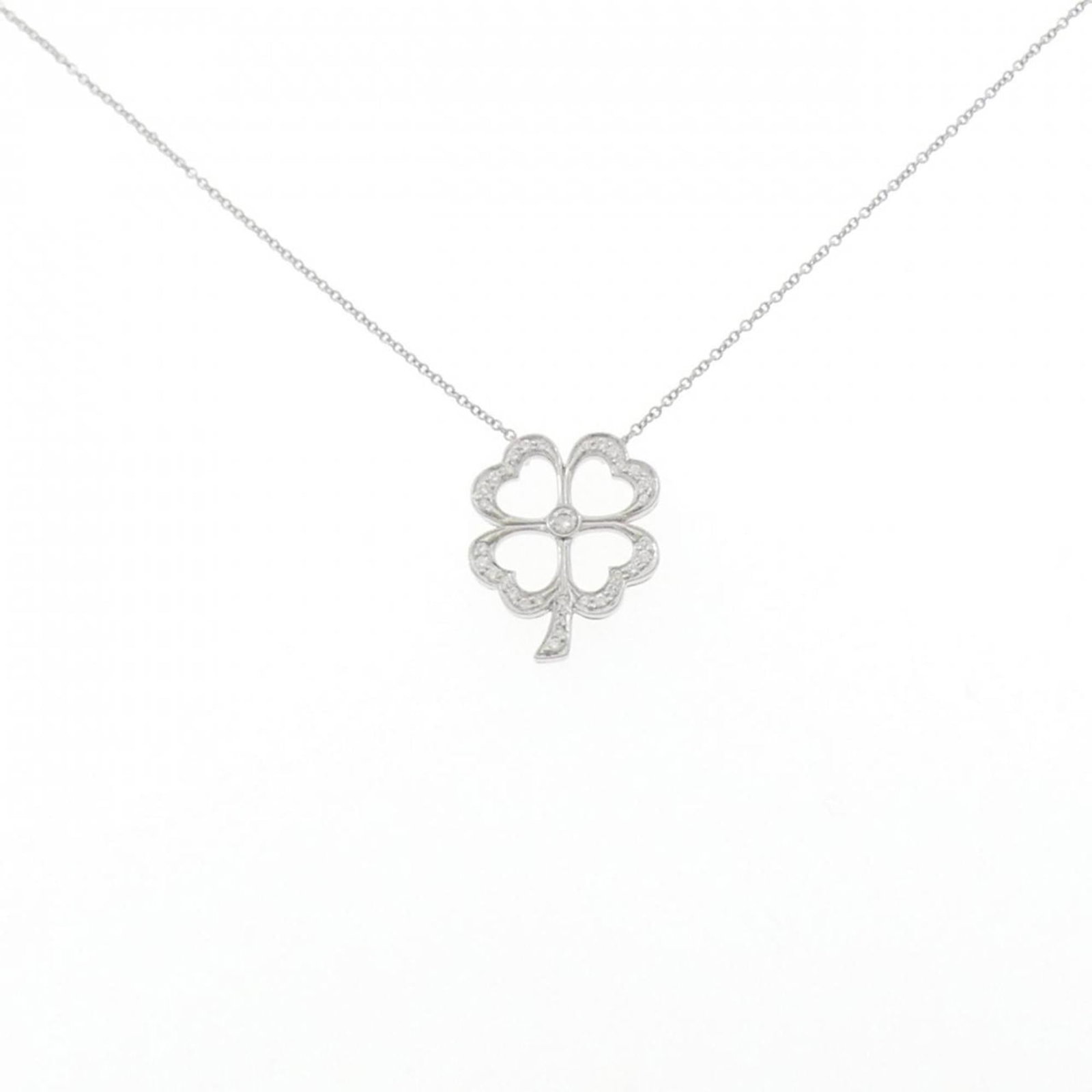 TIFFANY Platinum 950: TIFFANY Platinum 950 Platinum 950 Tiffany Necklace with Diamond Pendant. This elegant necklace features a stunning diamond pendant suspended from a platinum chain, measuring 47 cm in circumference. Ge