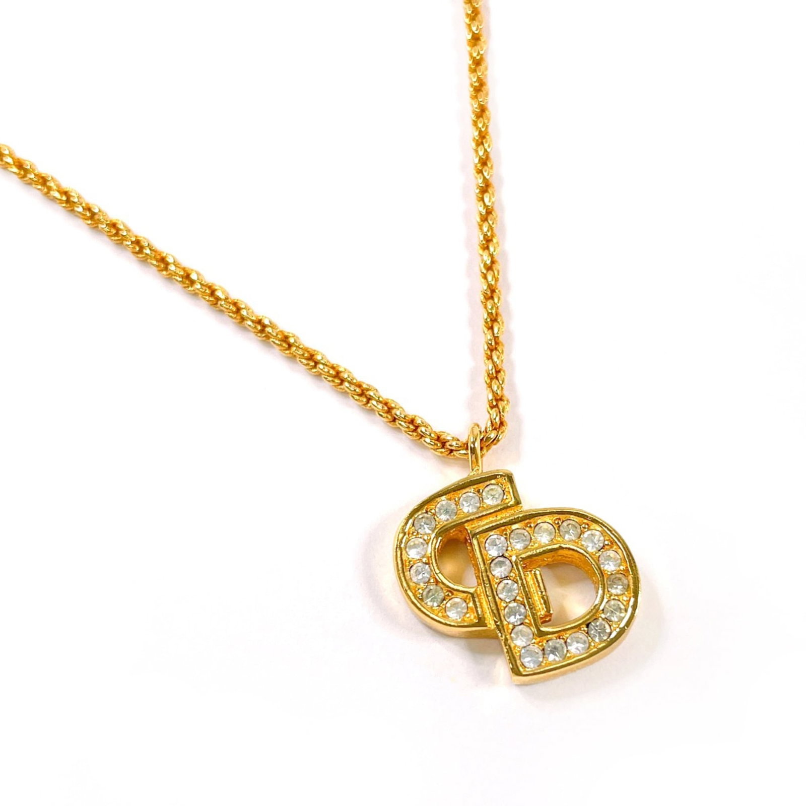 CHRISTIAN DIOR Metal Rhinestone: CHRISTIAN DIOR Metal Rhinestone The Christian Dior Metal Rhinestone necklace boasts a striking gold finish and intricate rhinestone details, adding a touch of luxury to any outfit. With a 44 cm gold