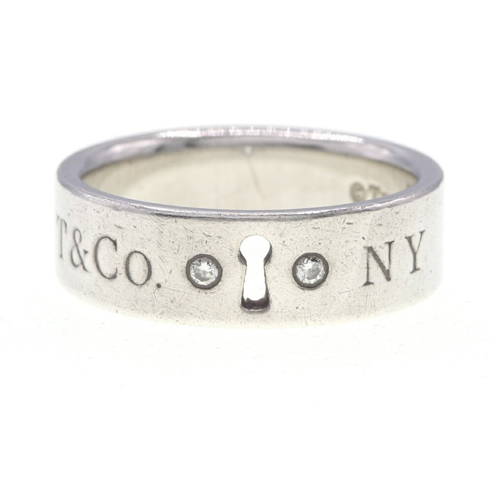 TIFFANY Sterling Silver 925: TIFFANY Sterling Silver 925 Sterling silver 925 Tiffany necklace features a beautiful silver pendant. The item bears a signature and is made from high-quality sterling silver. With visible scratches a