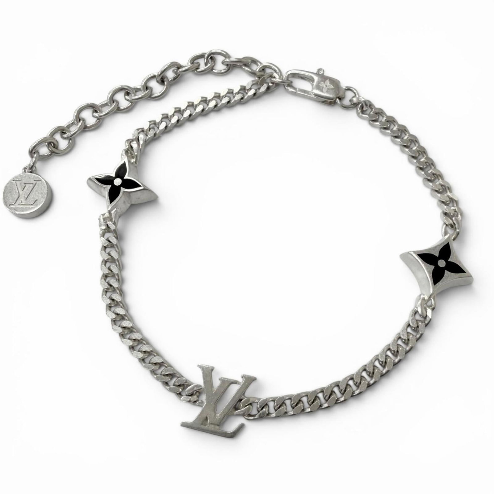 LOUIS VUITTON Charm Bracelet Silver 925: LOUIS VUITTON Charm Bracelet Silver 925 Silver 925 Charm Bracelet from Louis Vuitton, featuring a classic design with a silver finish. This gently used charm bracelet boasts a 25cm length and minor