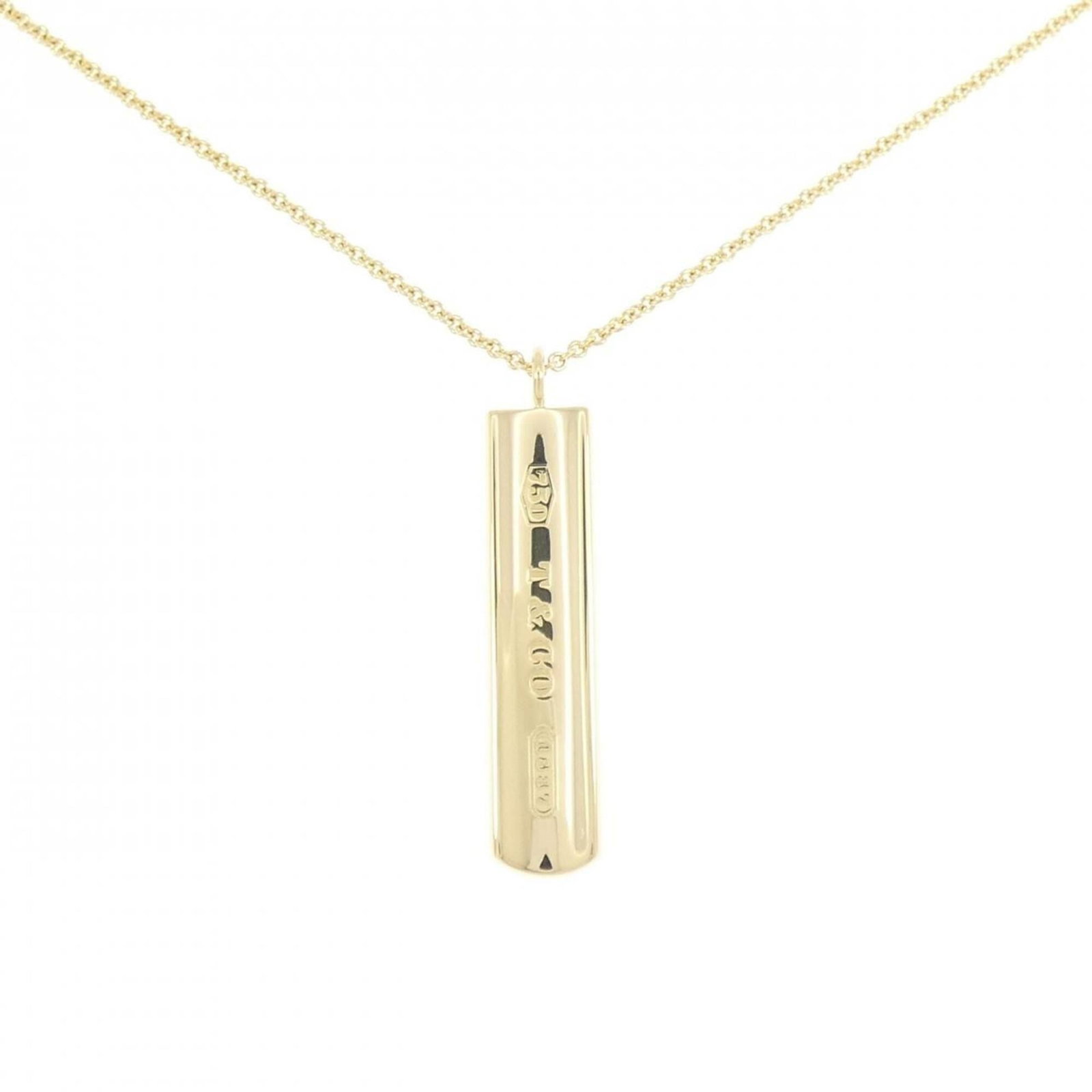 TIFFANY Yellow Gold (18K): TIFFANY Yellow Gold (18K) Yellow gold (18K) pendant from Tiffany, featuring a classic design. This necklace type pendant is made from 18K yellow gold and measures 40.8mm x 8.3mm. In like new condition